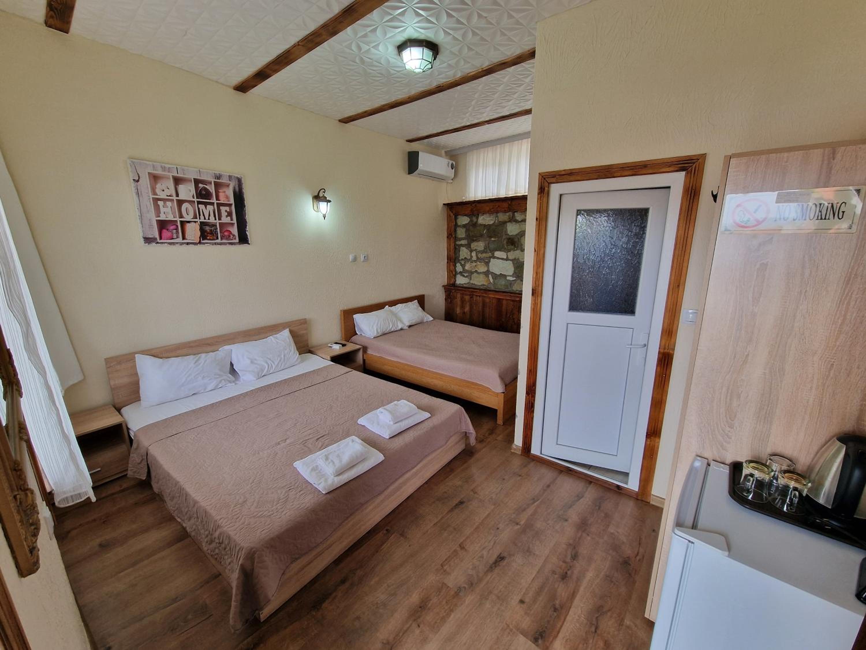 Triple Room with Balcony - Photo 3