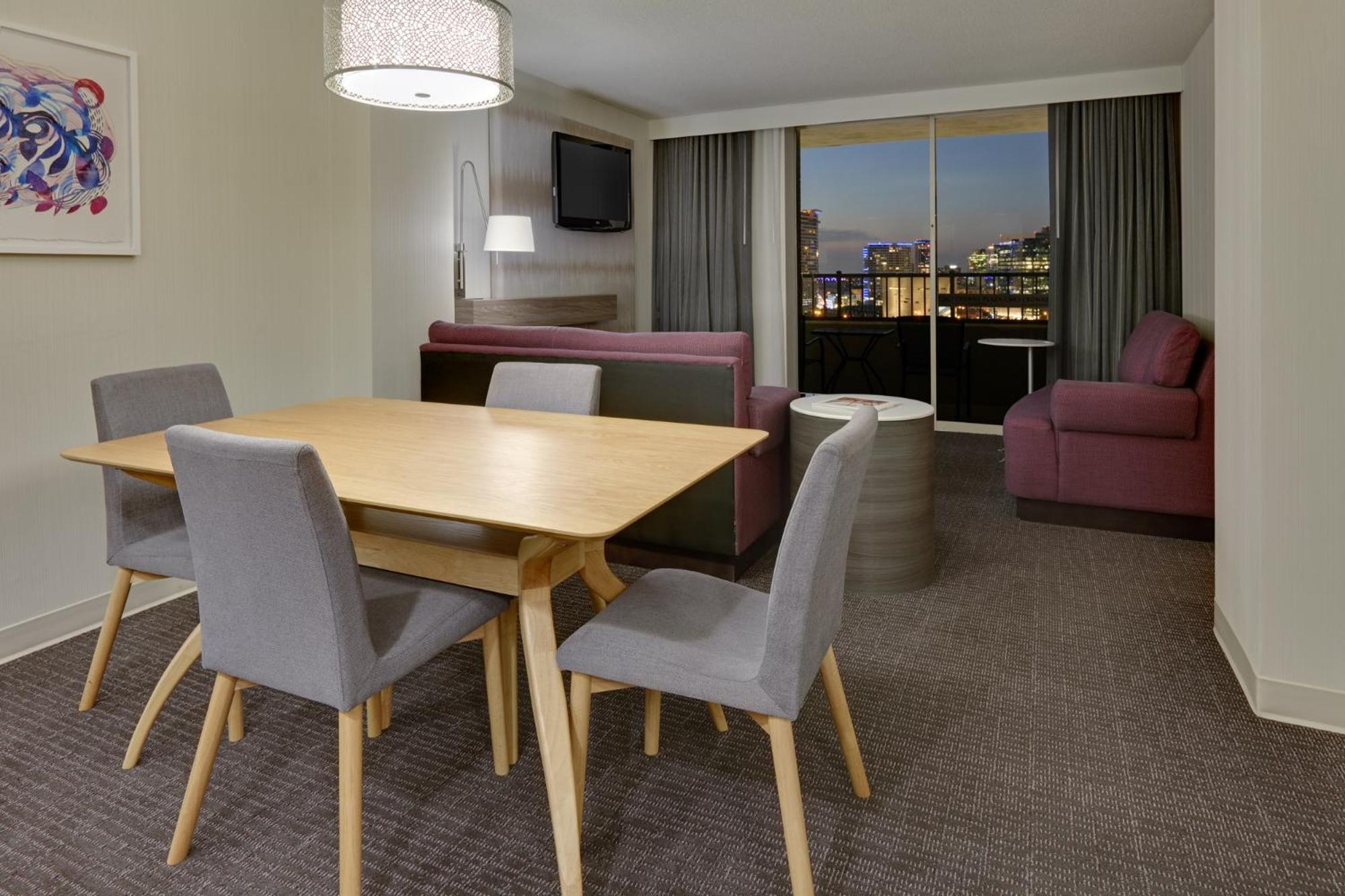 Junior King Suite