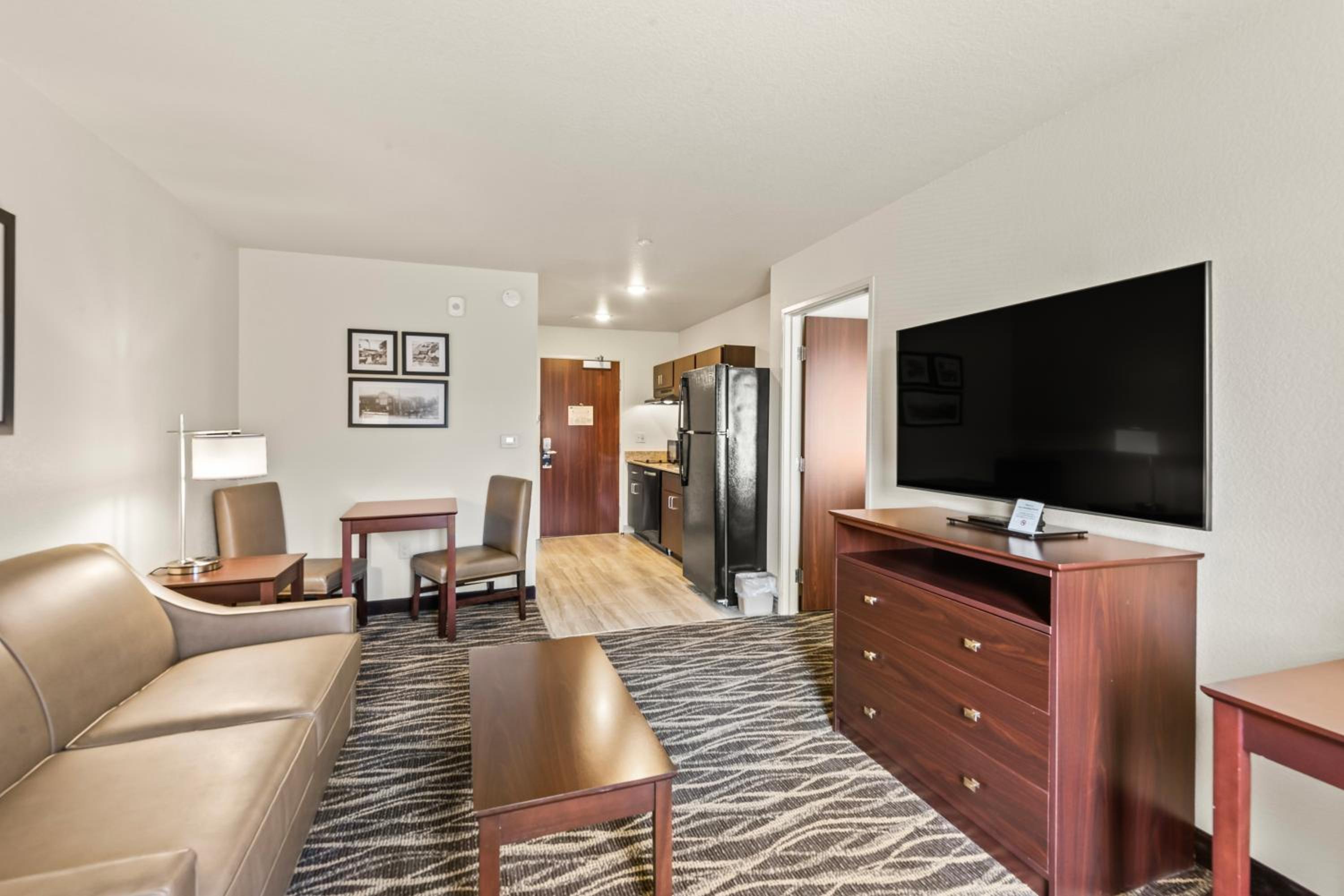 One-Bedroom Suite - Photo 1