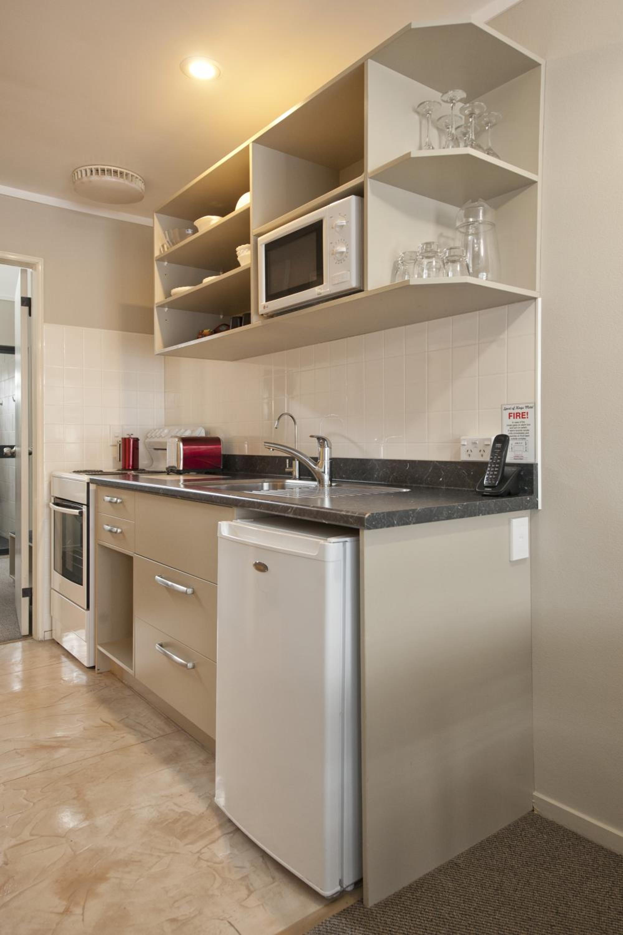 One-Bedroom Apartment with Hot Tub - Photo 9