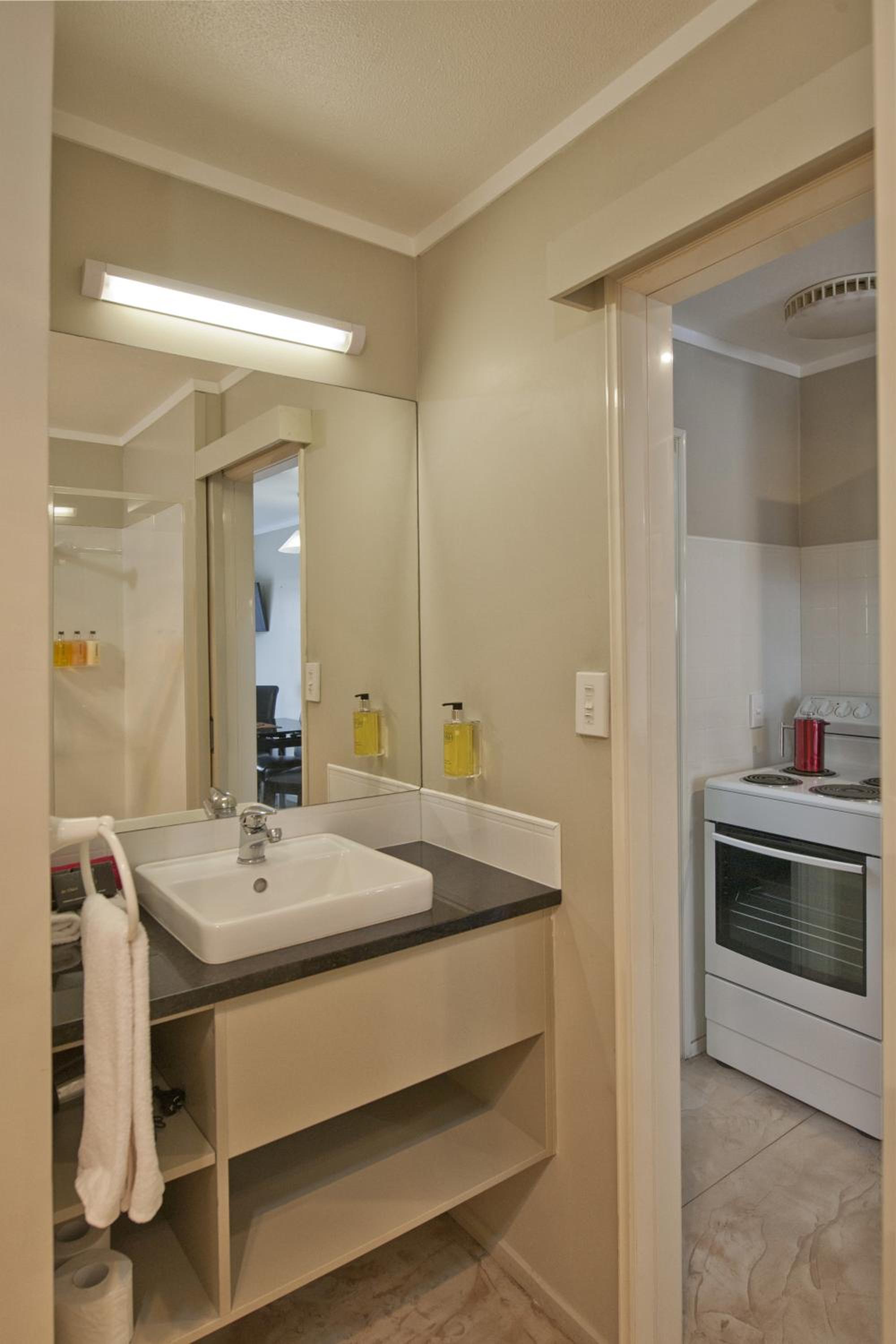 One-Bedroom Apartment with Hot Tub - Photo 6
