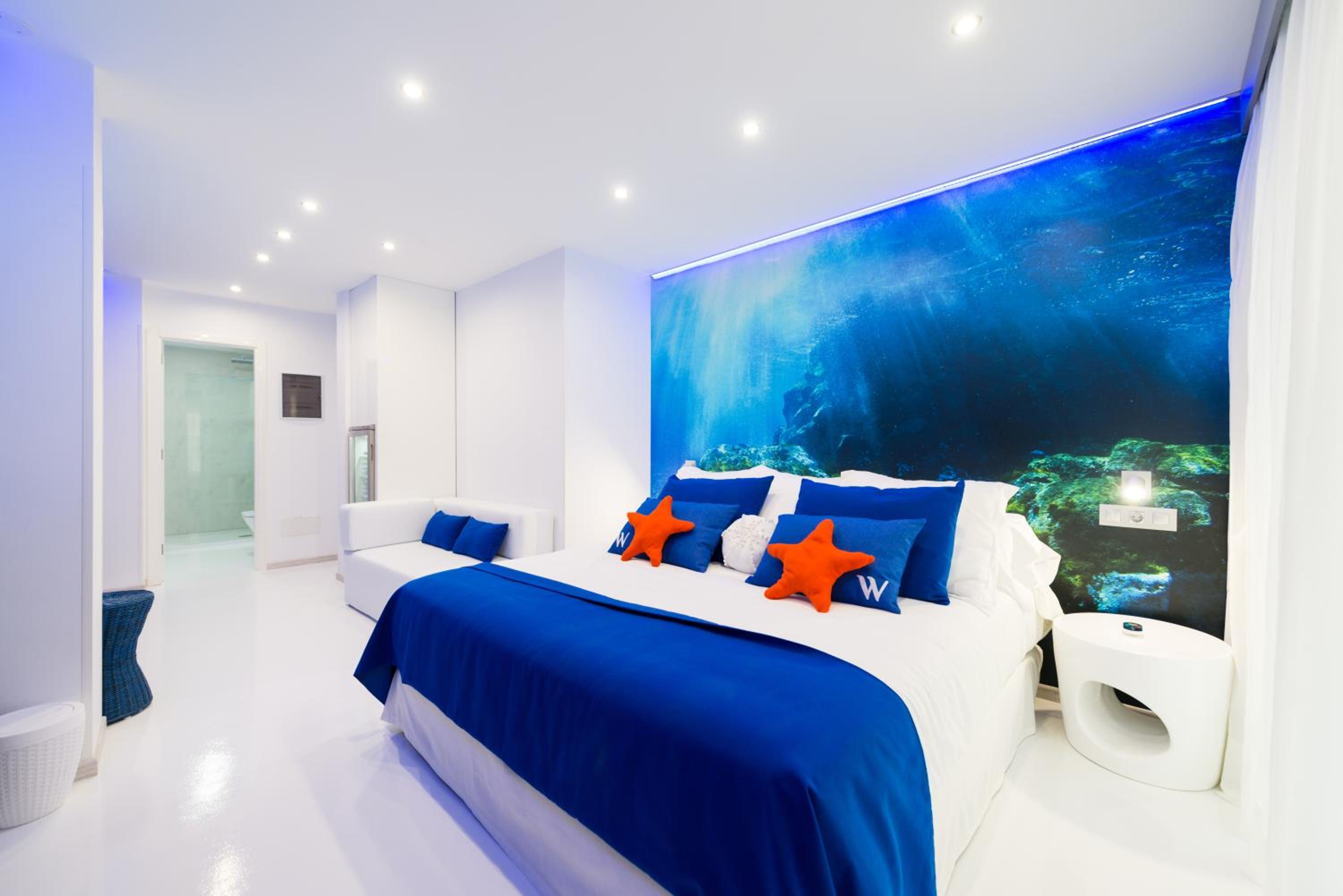 Habitación Doble con Balcón y Vista Parcial al Mar
