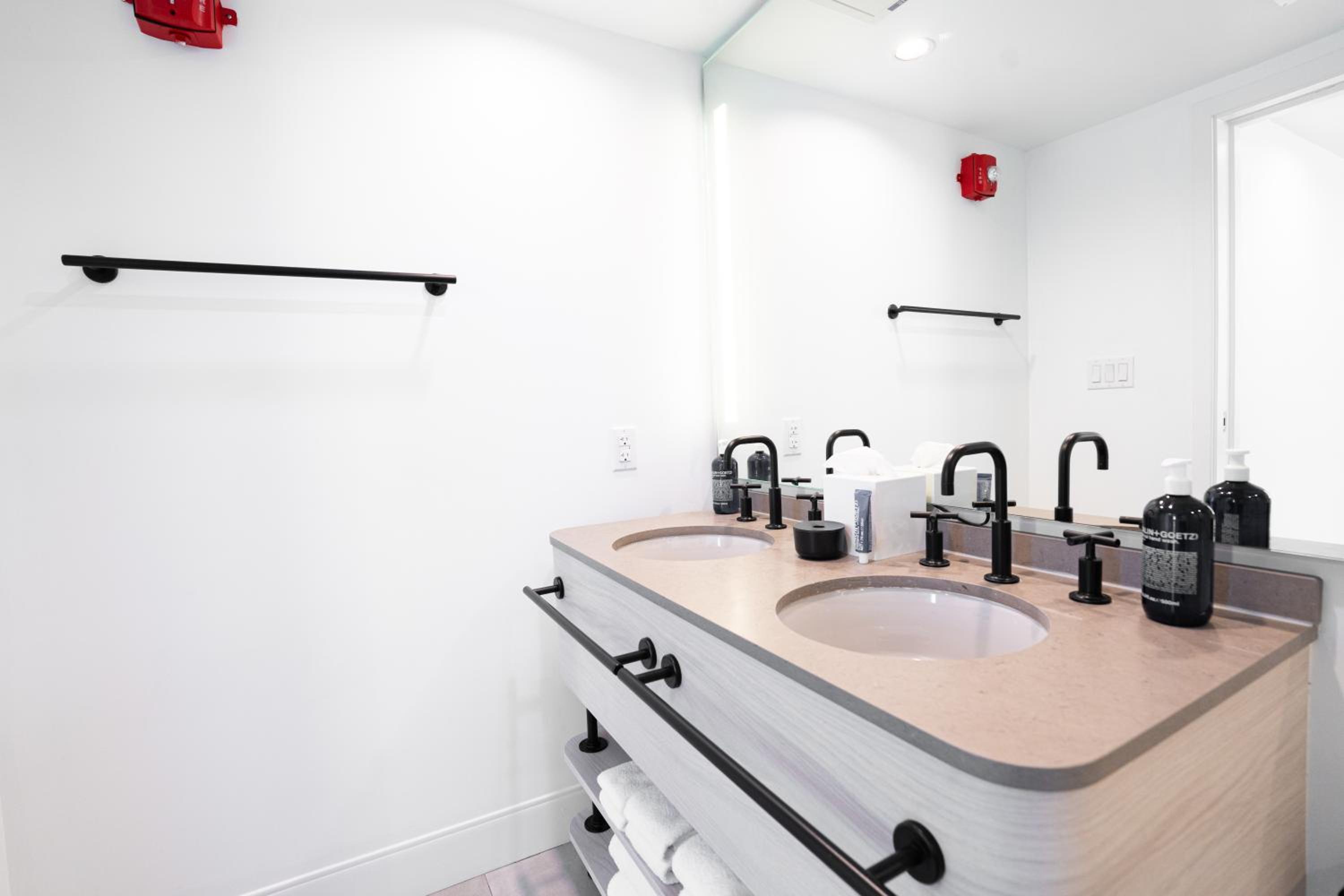 Double Double Suite - Photo 2