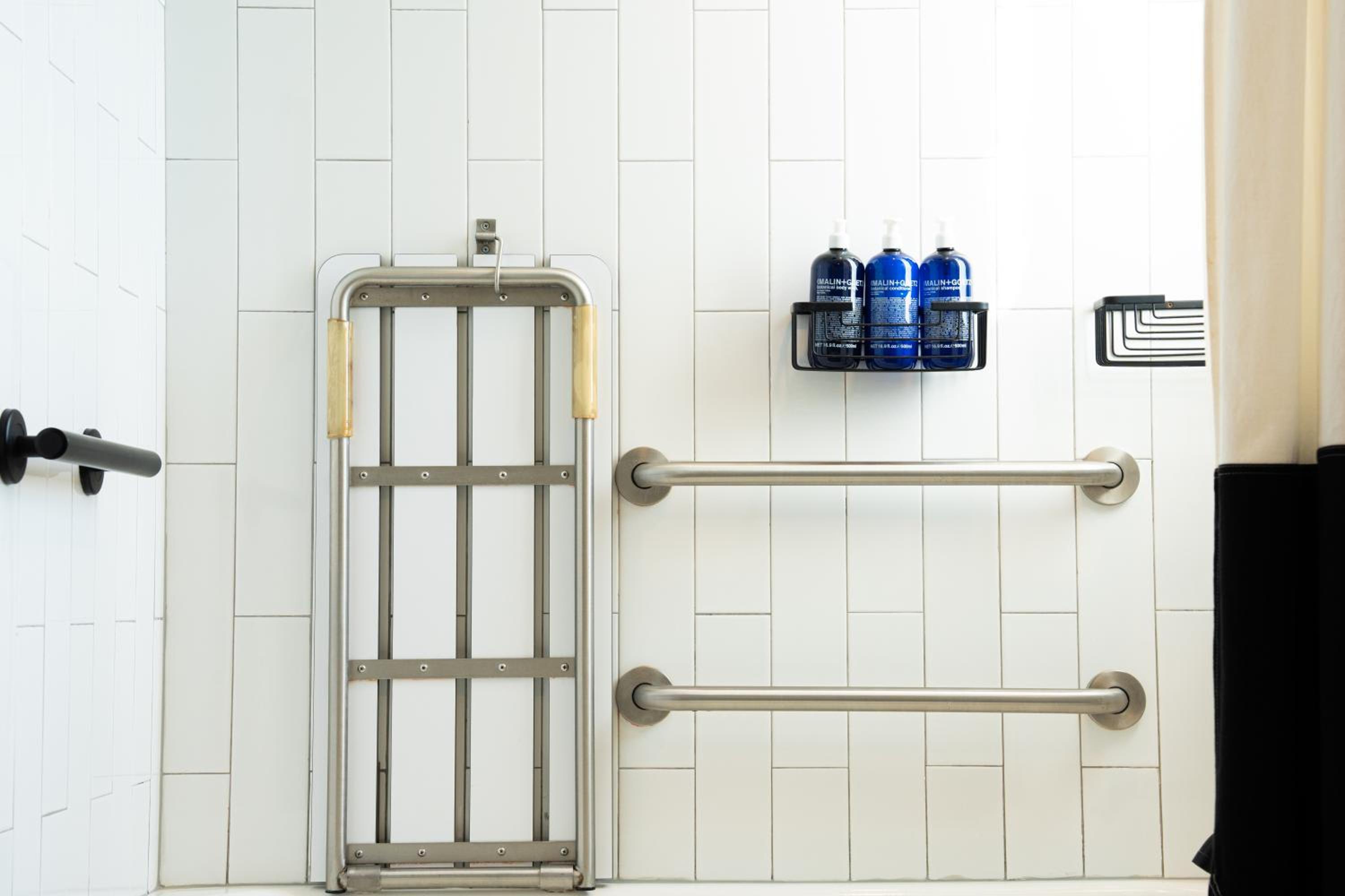 Accessible Standard King - Photo 2