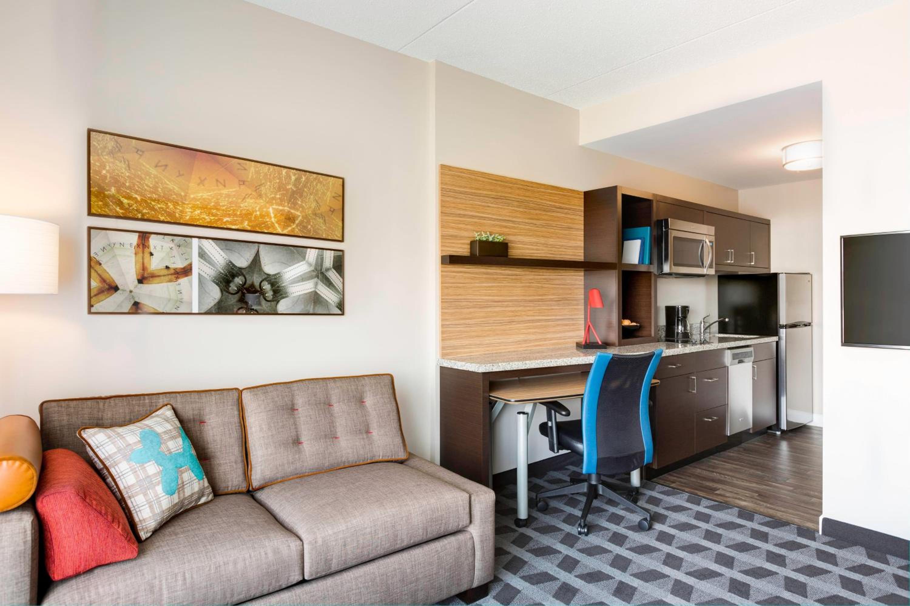 King Room with Sofa Bed and City View photo 2
