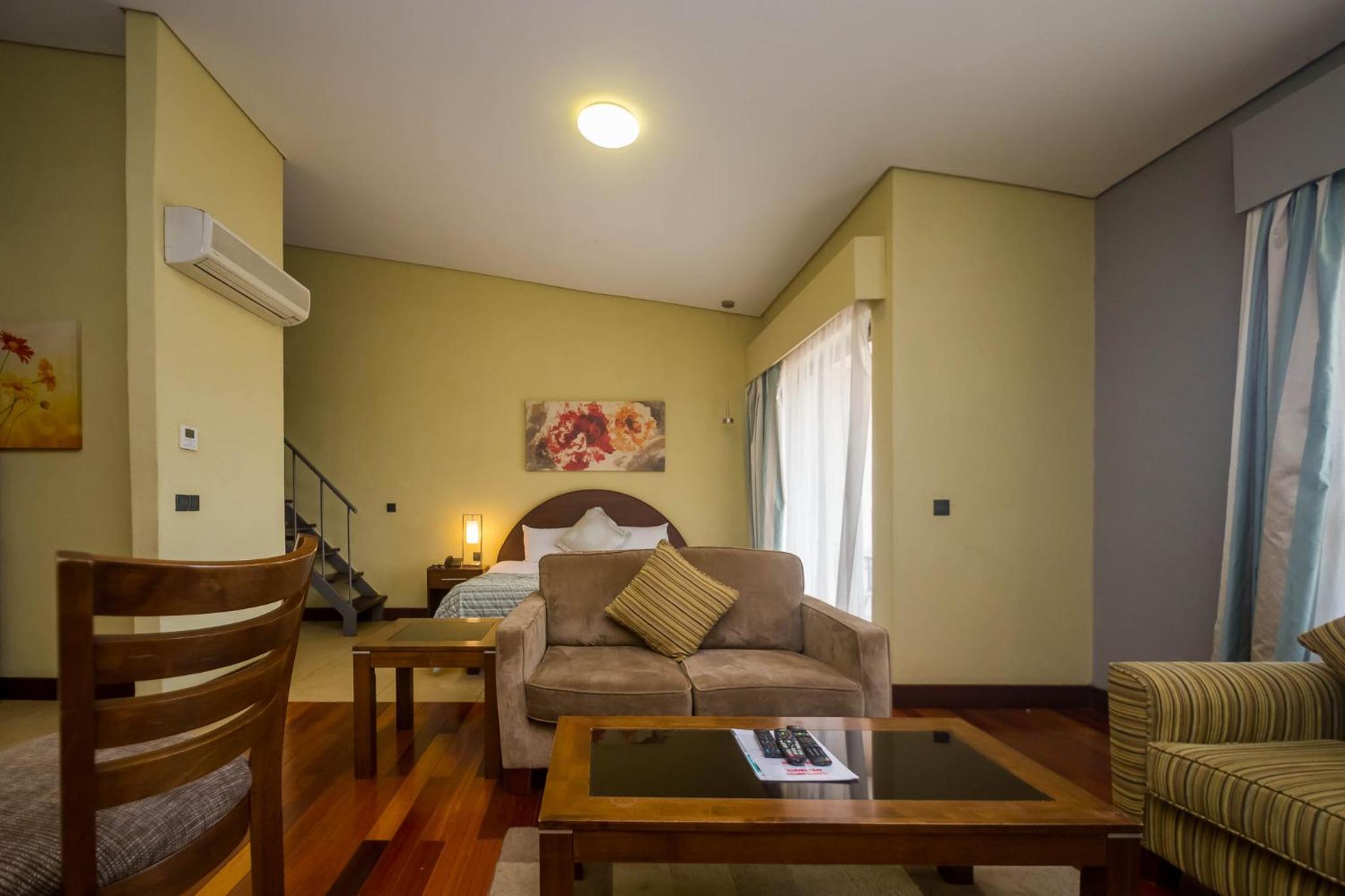 Studio Apartment - Photo 2