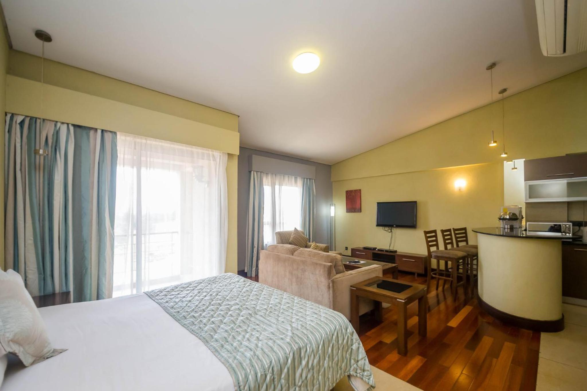 Studio Apartment - Photo 16