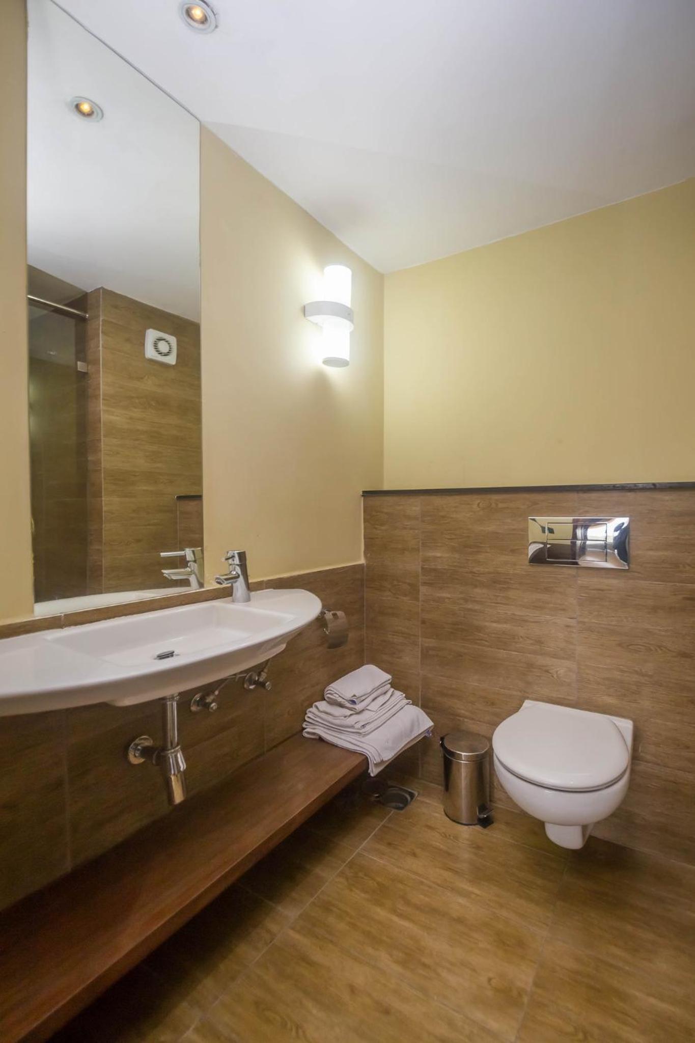 Studio Apartment - Photo 22