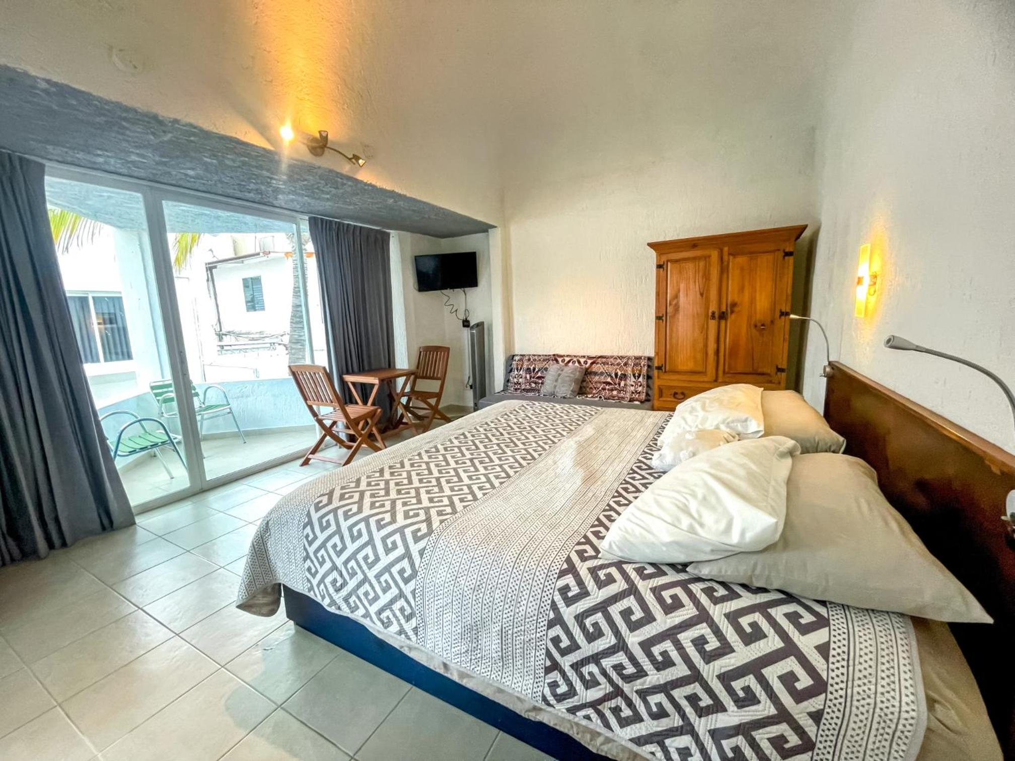 Triple Room with Balcony photo 3