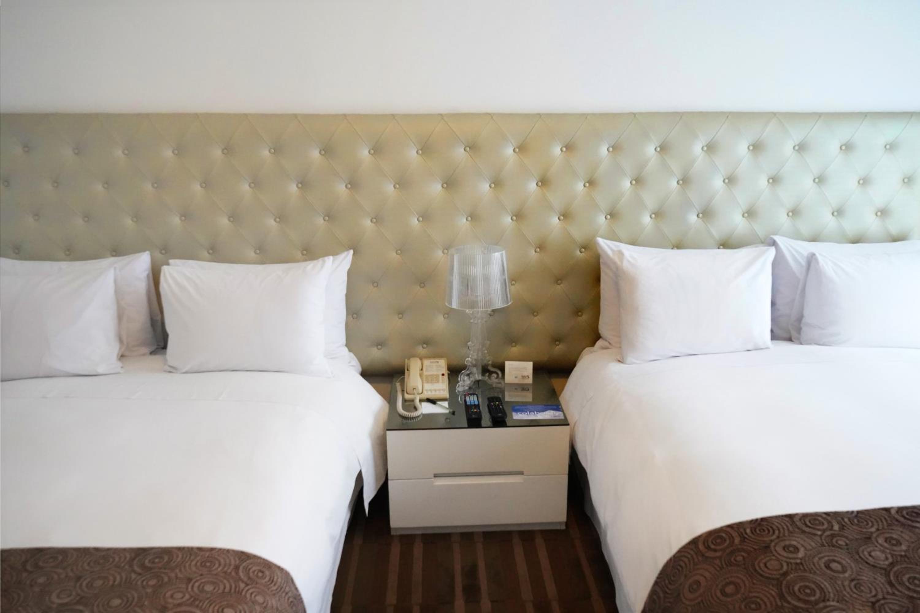 Premium Twin Room with Two Double Beds - Photo 3