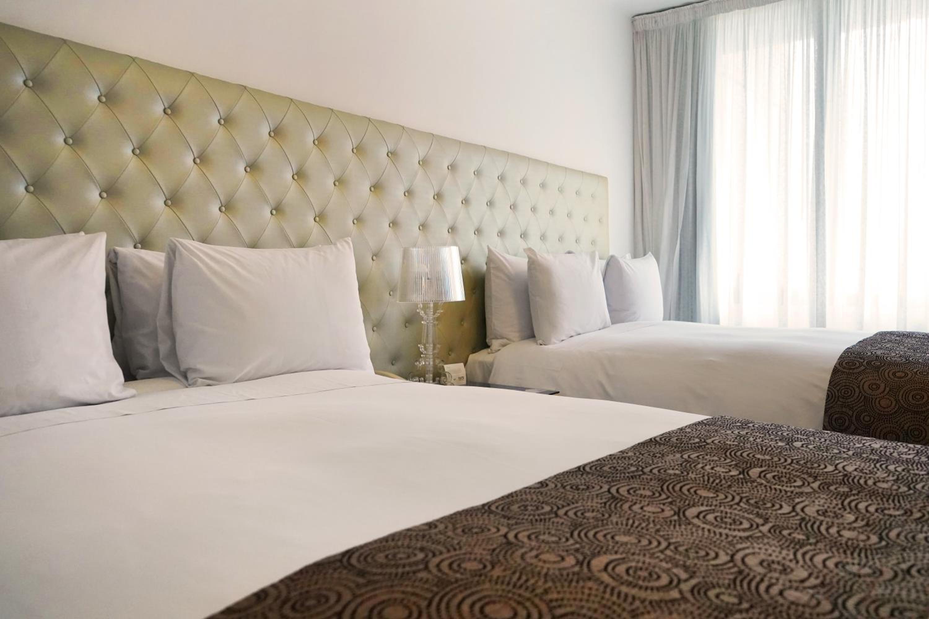 Premium Twin Room with Two Double Beds - Photo 2