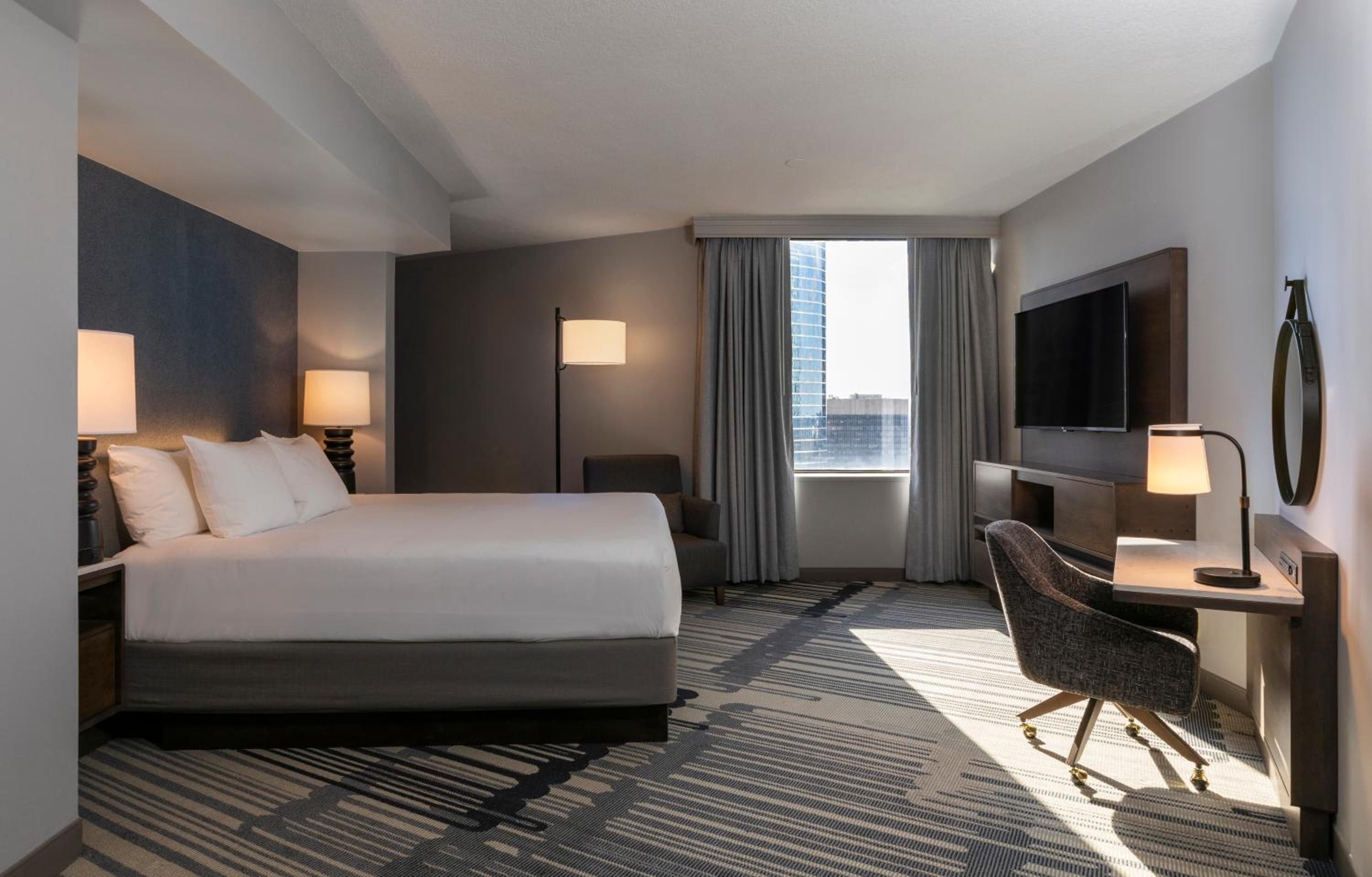 Deluxe King Room - Photo 6