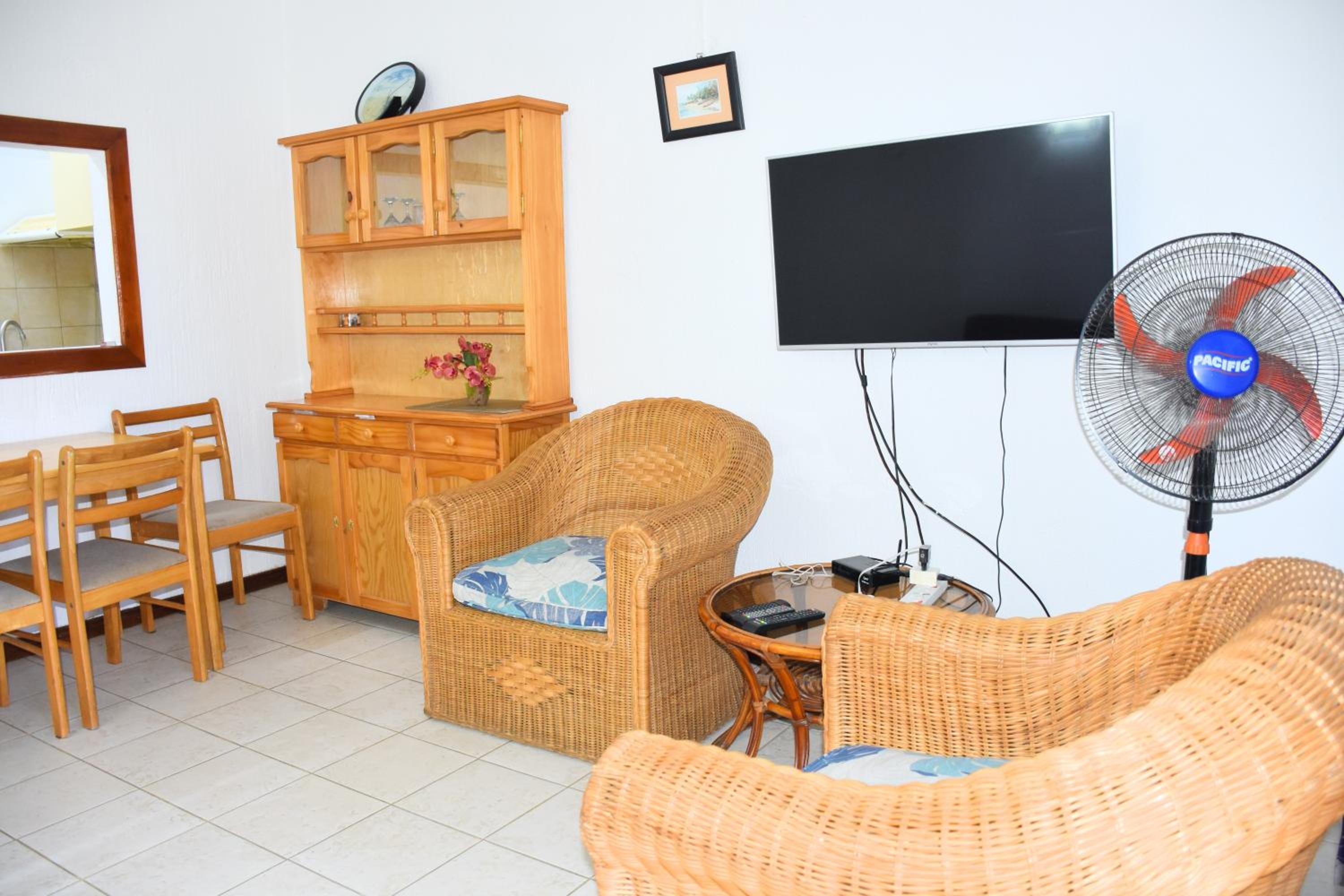 One-Bedroom Apartment photo 2
