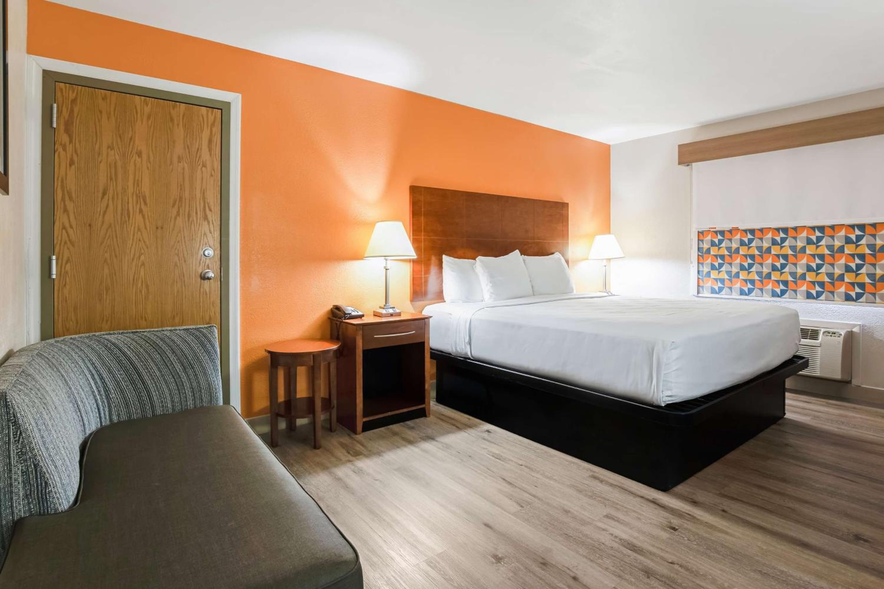 King Room with Walk-in Shower - Non-Smoking