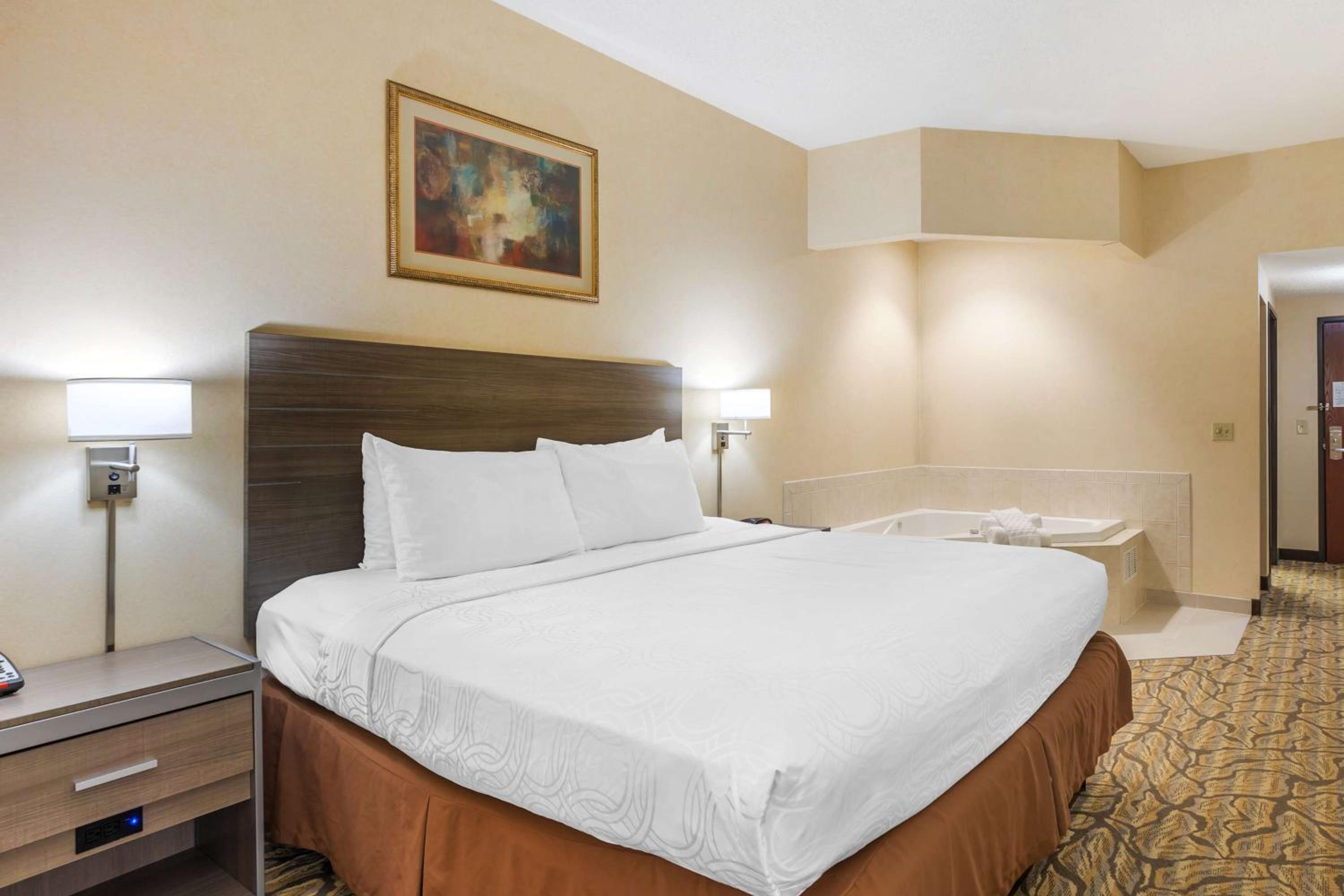 King Room with Whirlpool - Non-smoking photo 2