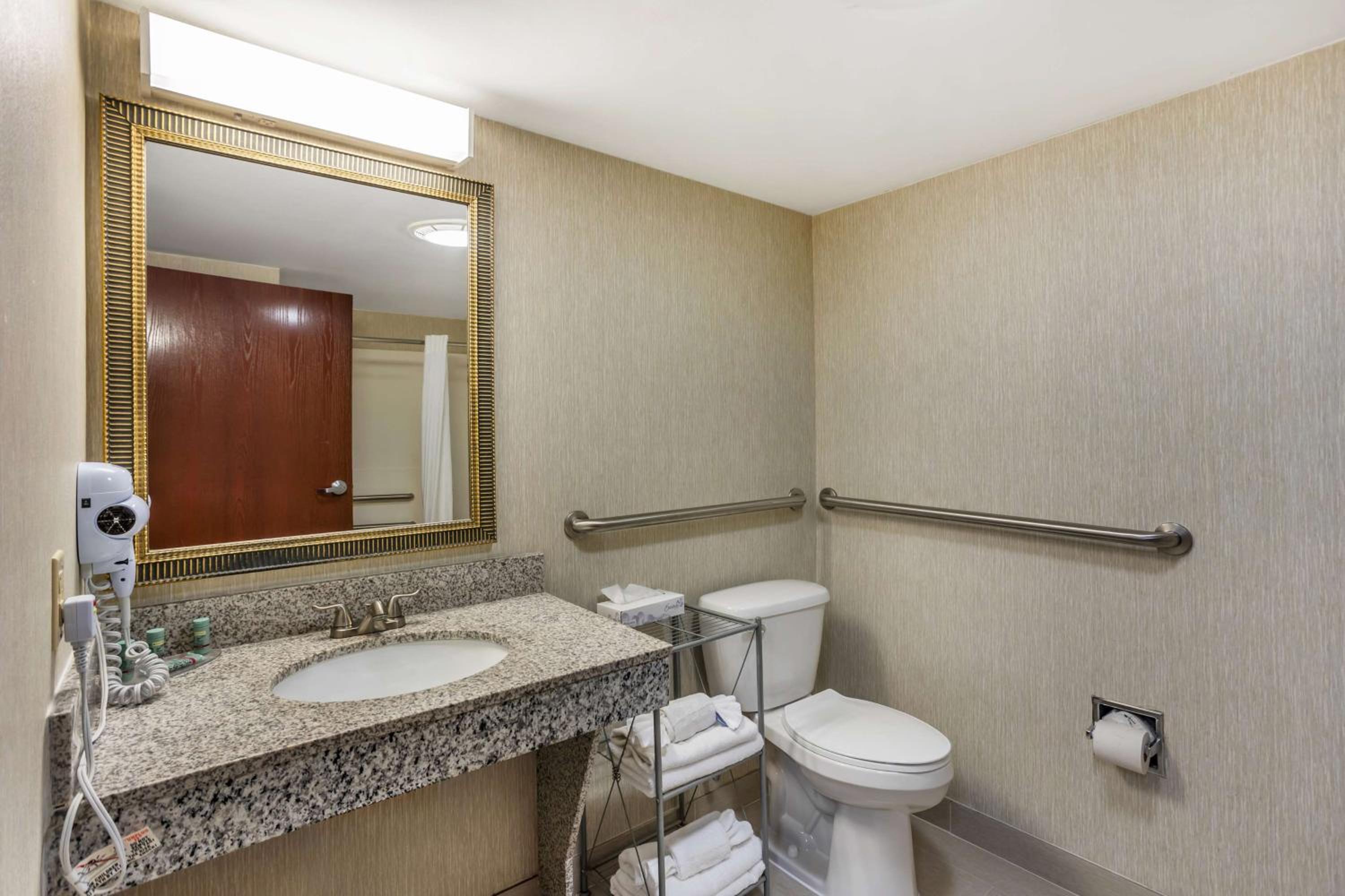 King Room - Non-Smoking photo 2