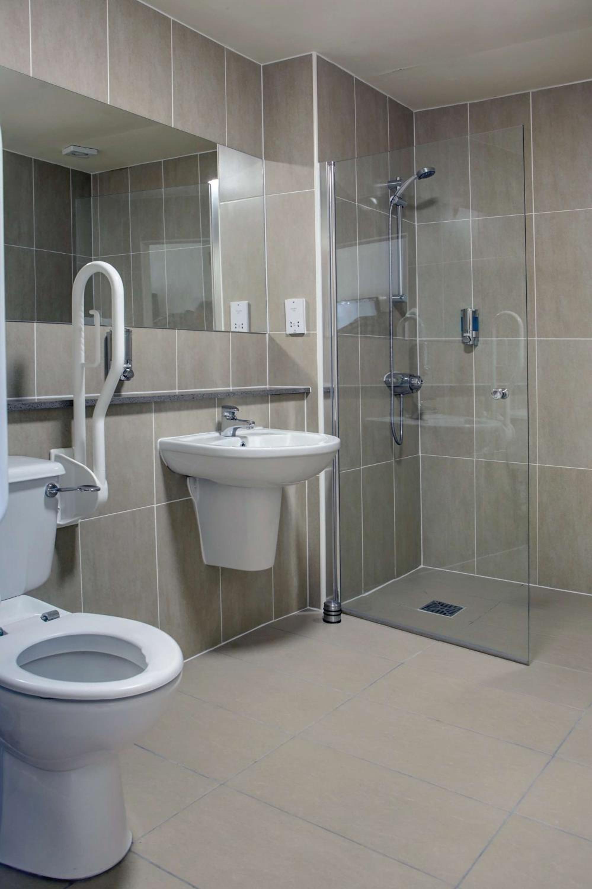 King Room - Disability Access/Non-Smoking photo 2