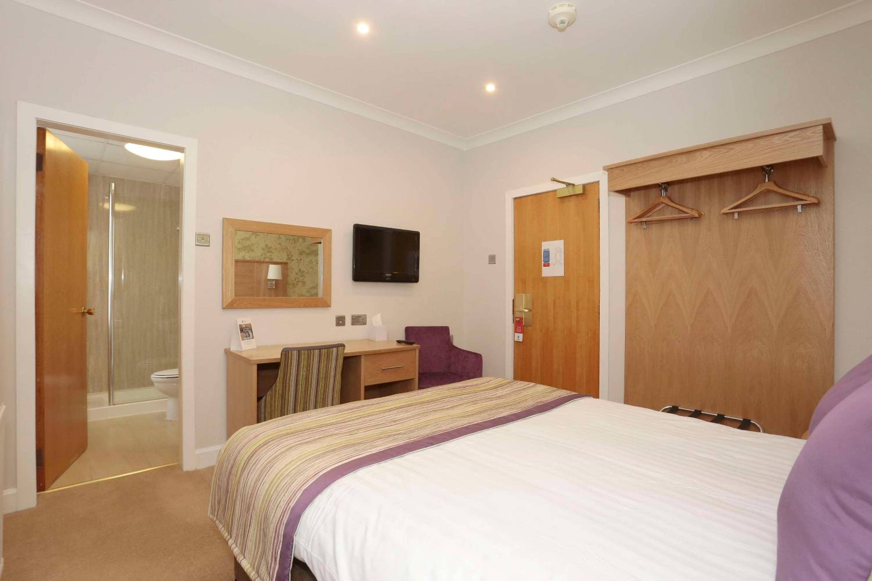 Small Double Room - Non-Smoking photo 2