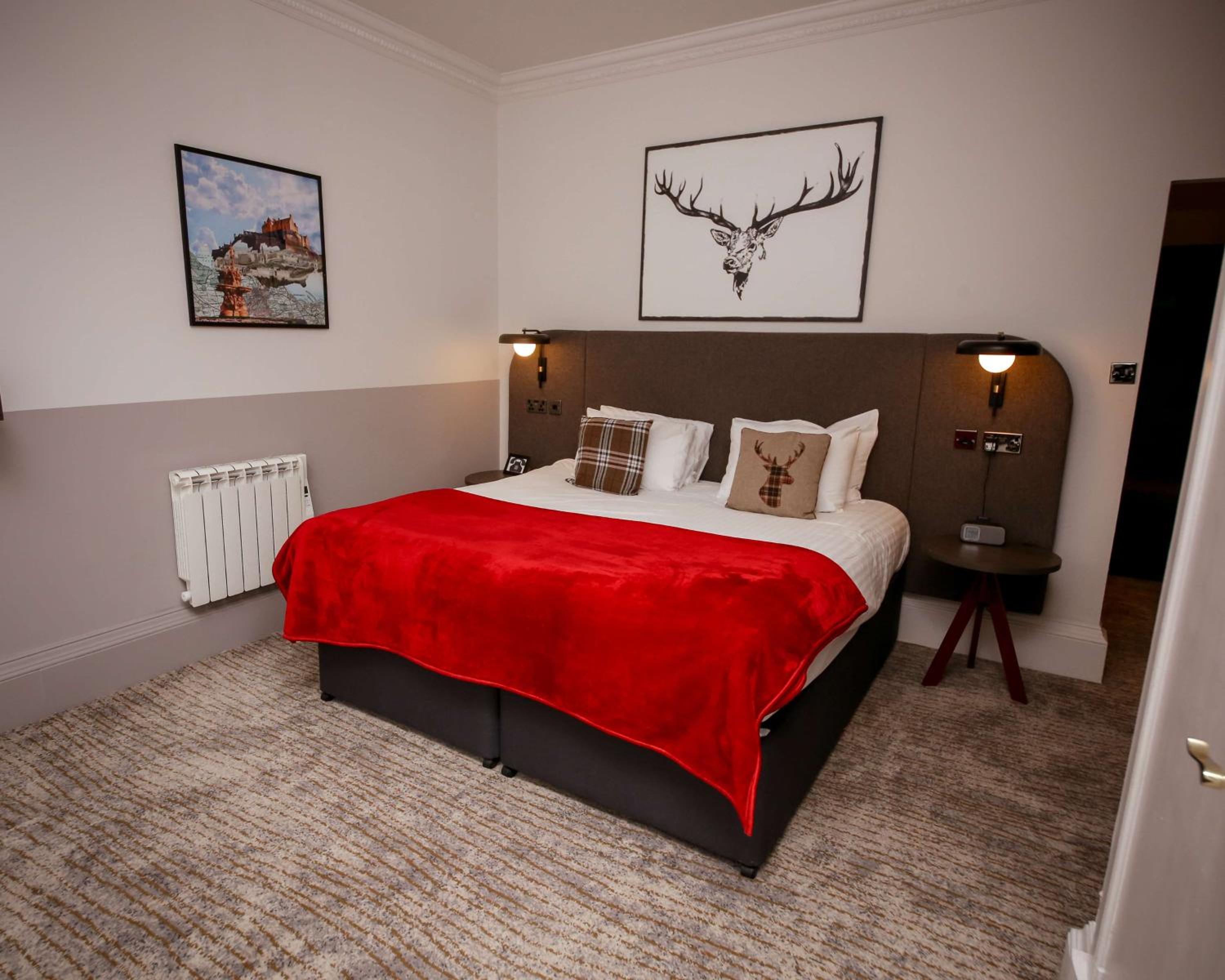 Superior Double Room thumbnail 5