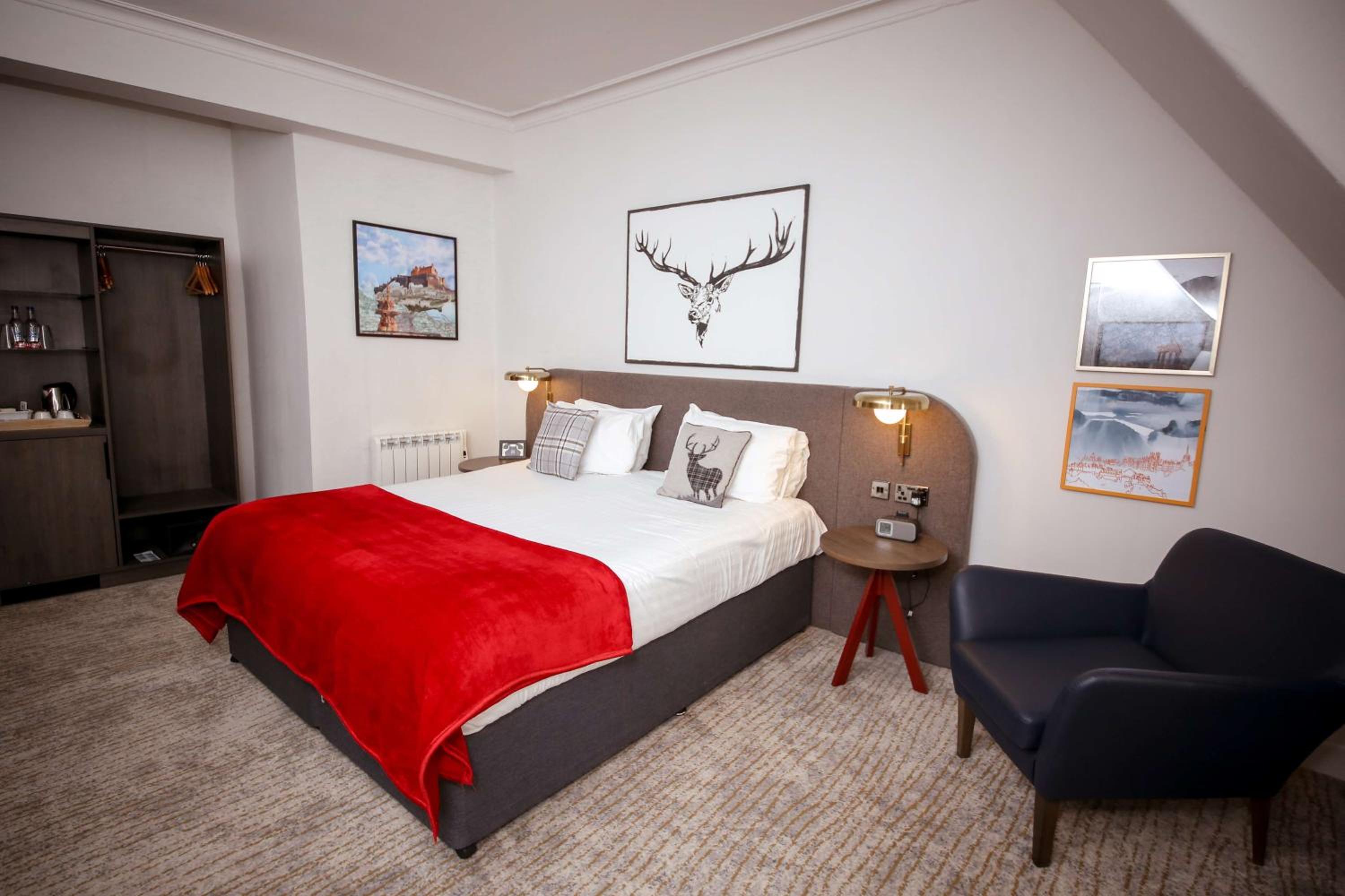 Executive King Room with Sofa Bed - Non-Smoking