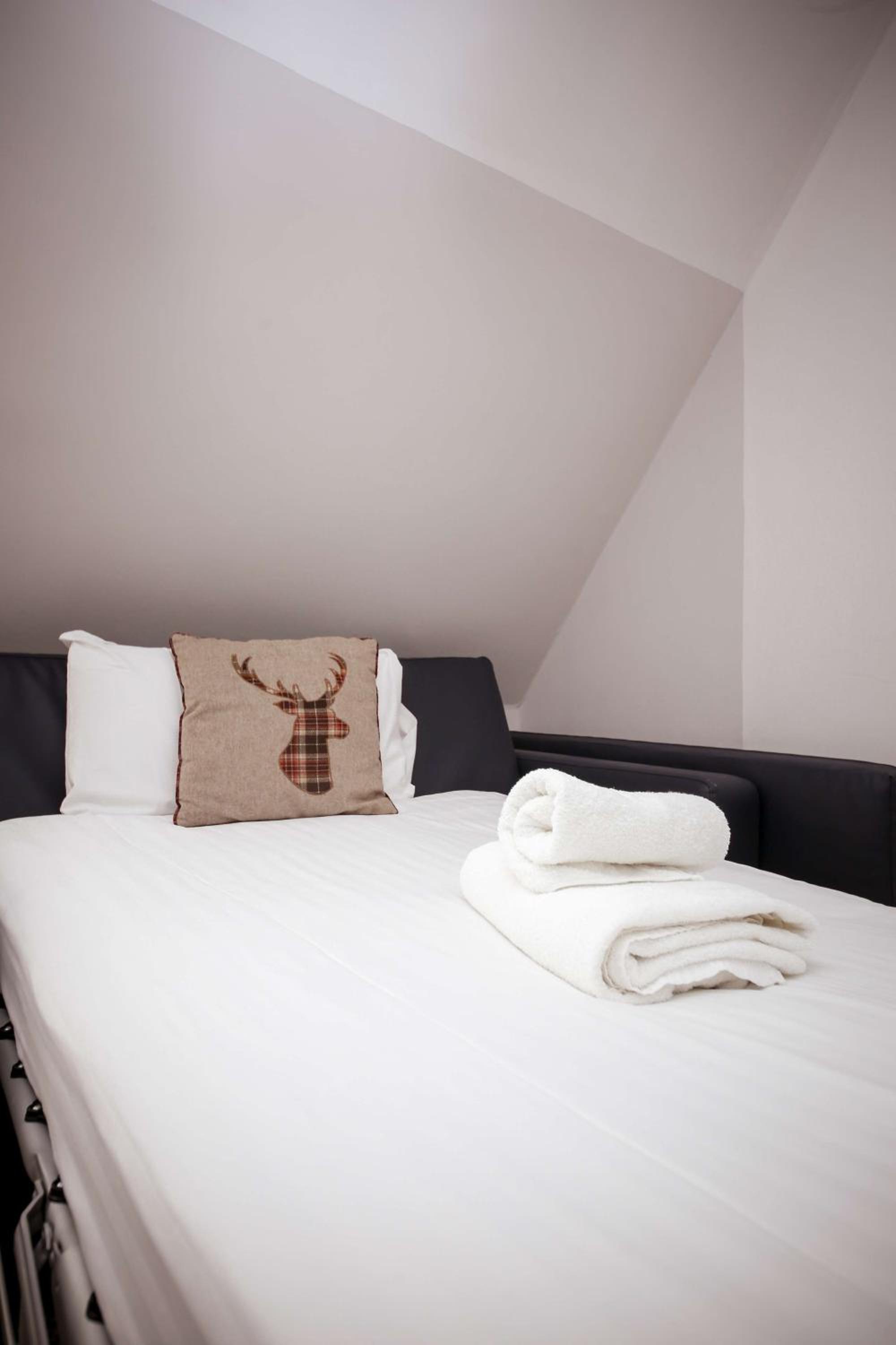 Executive King Room with Sofa Bed - Non-Smoking
