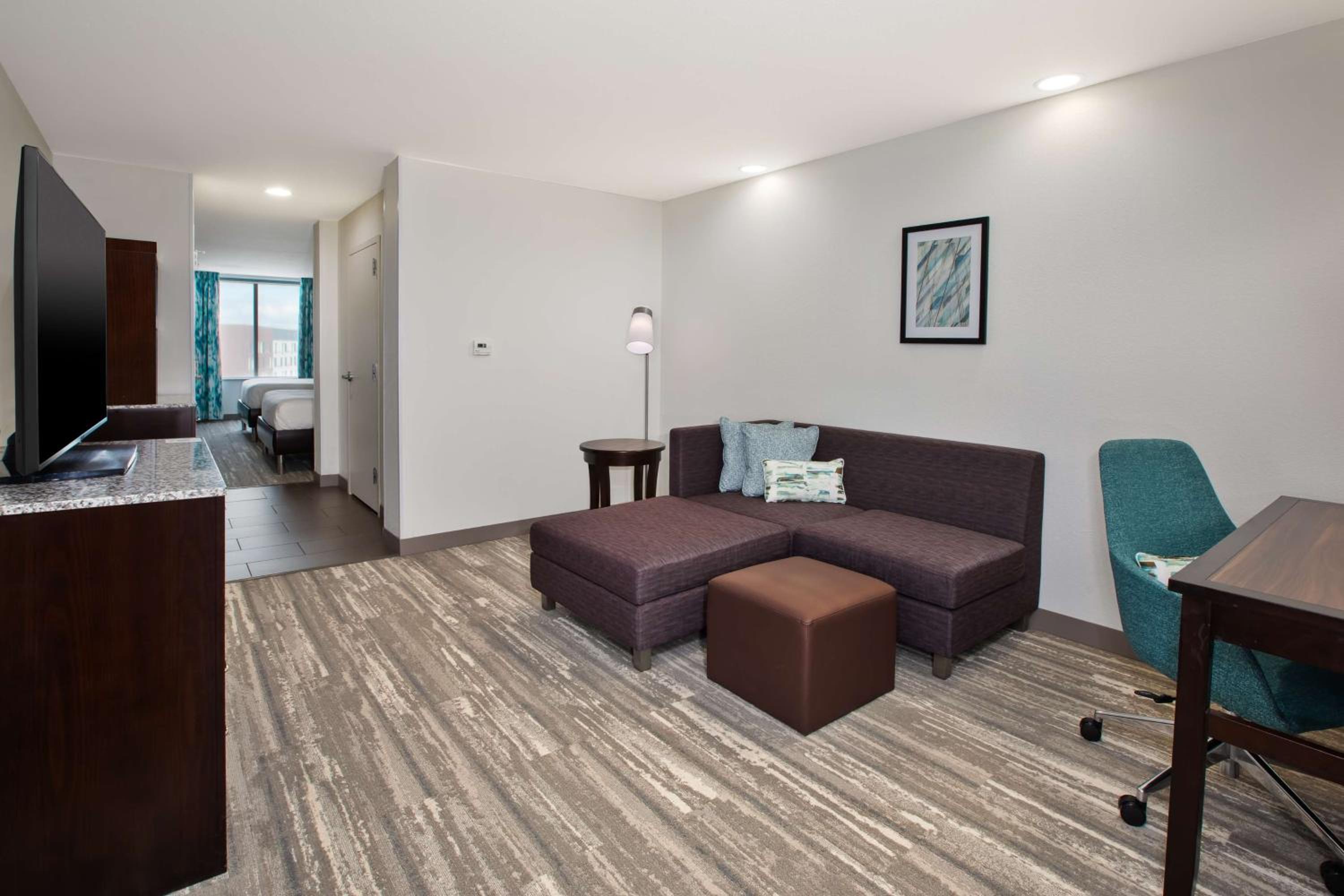 One-Bedroom Queen Suite