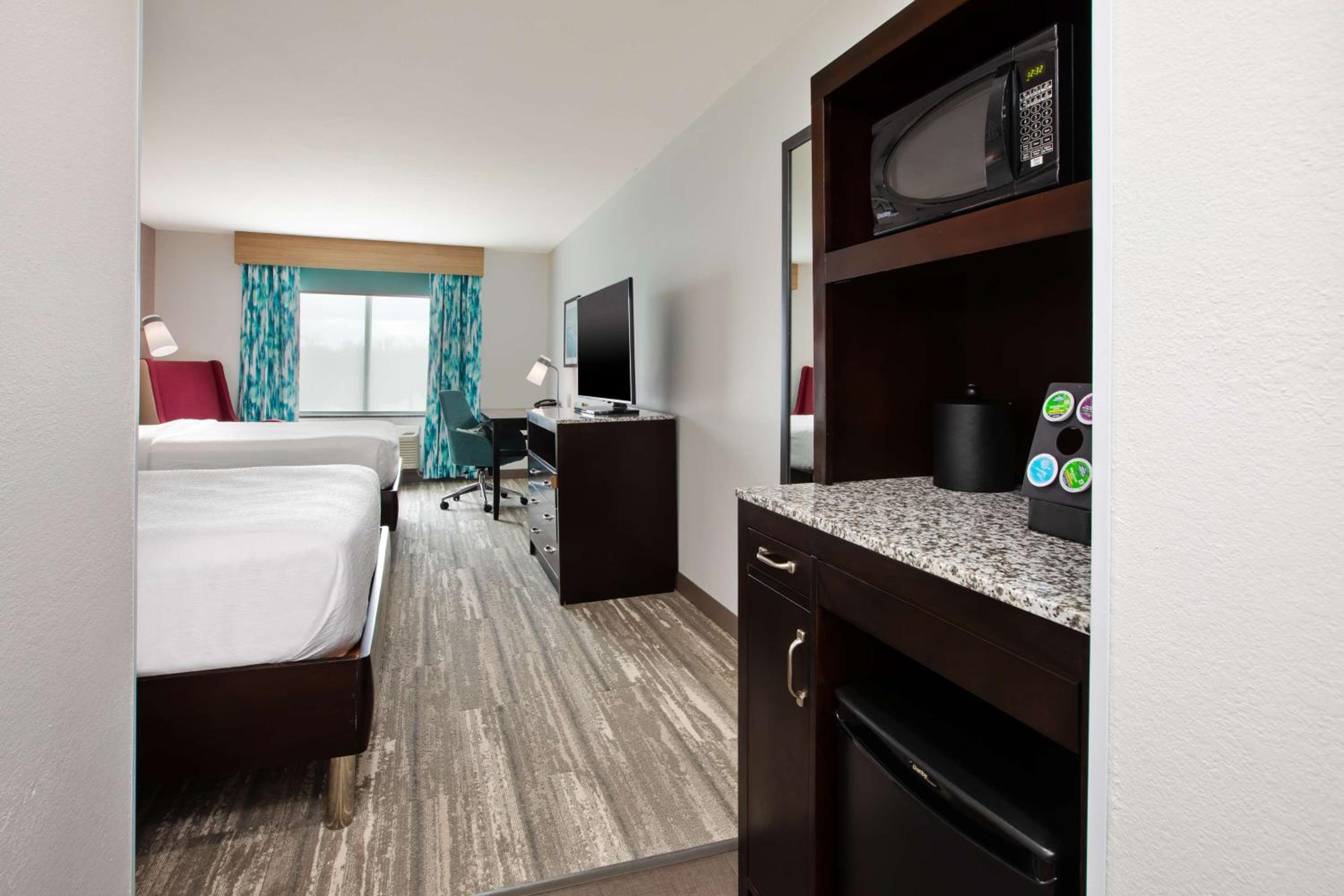 One-Bedroom Queen Suite photo 1