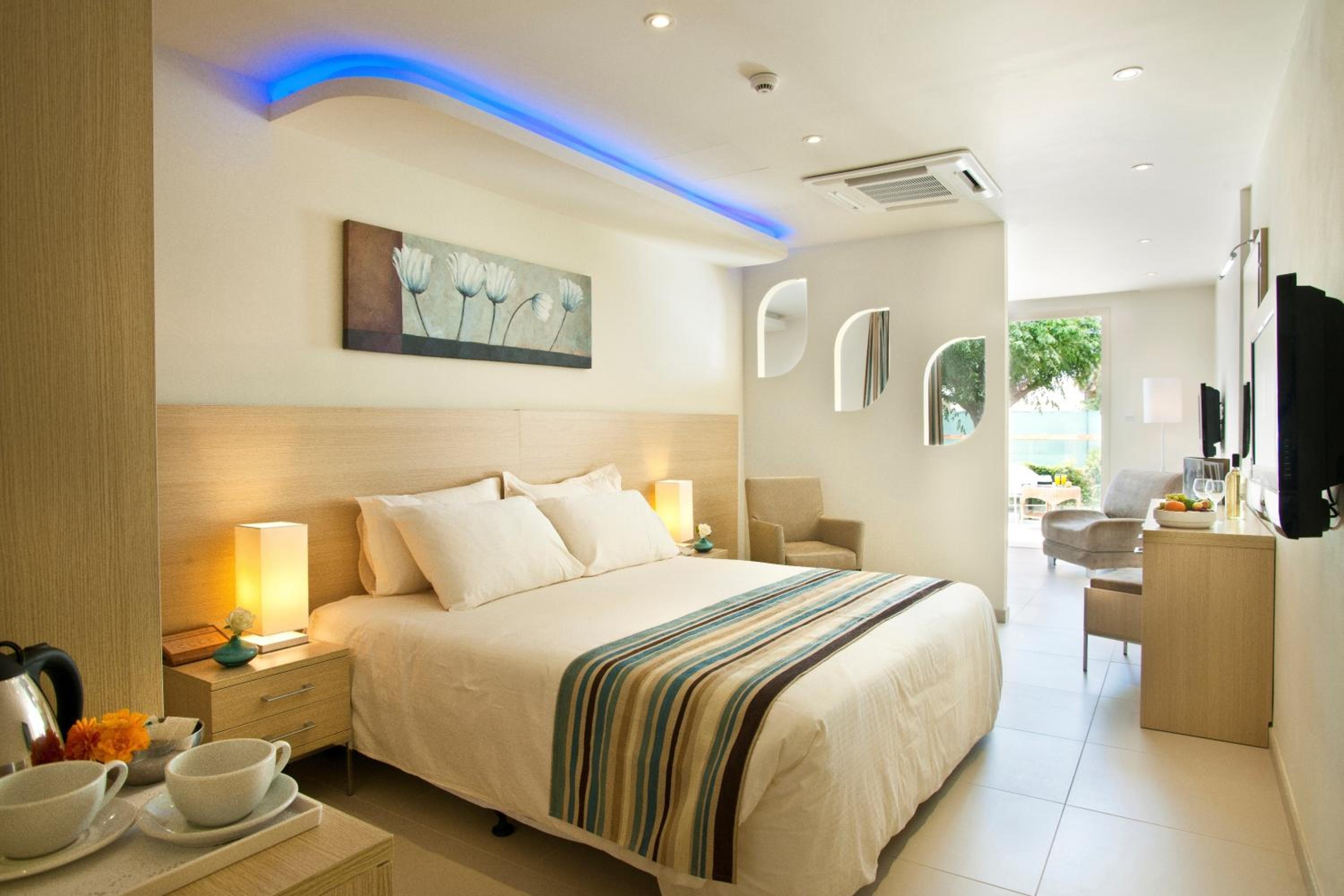 Inland View Superior Room with Swim Up Pool photo 2