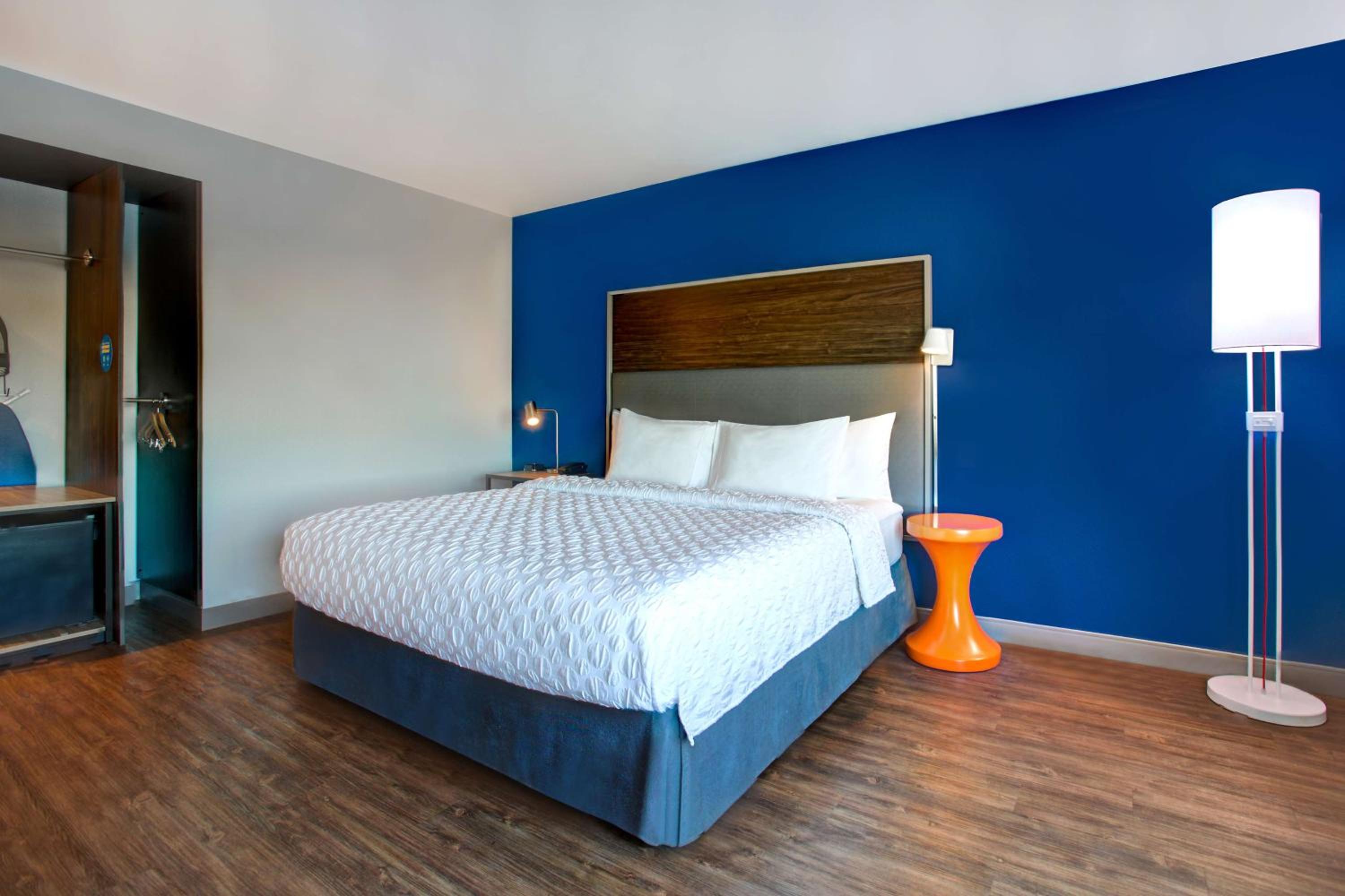 King Room with Bath Tub - Mobility Access - Photo 1