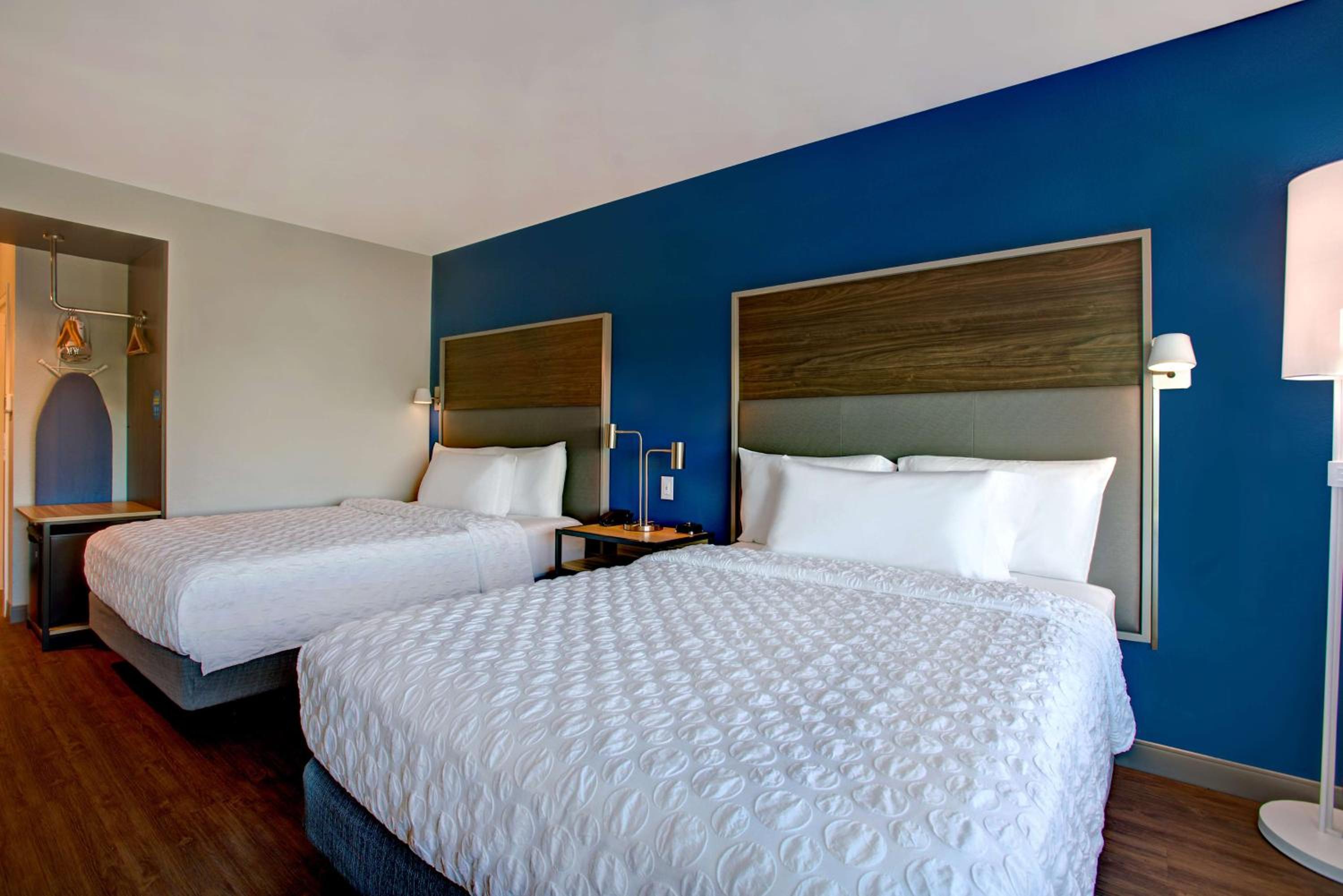 Queen Room with Two Queen Beds - Photo 1