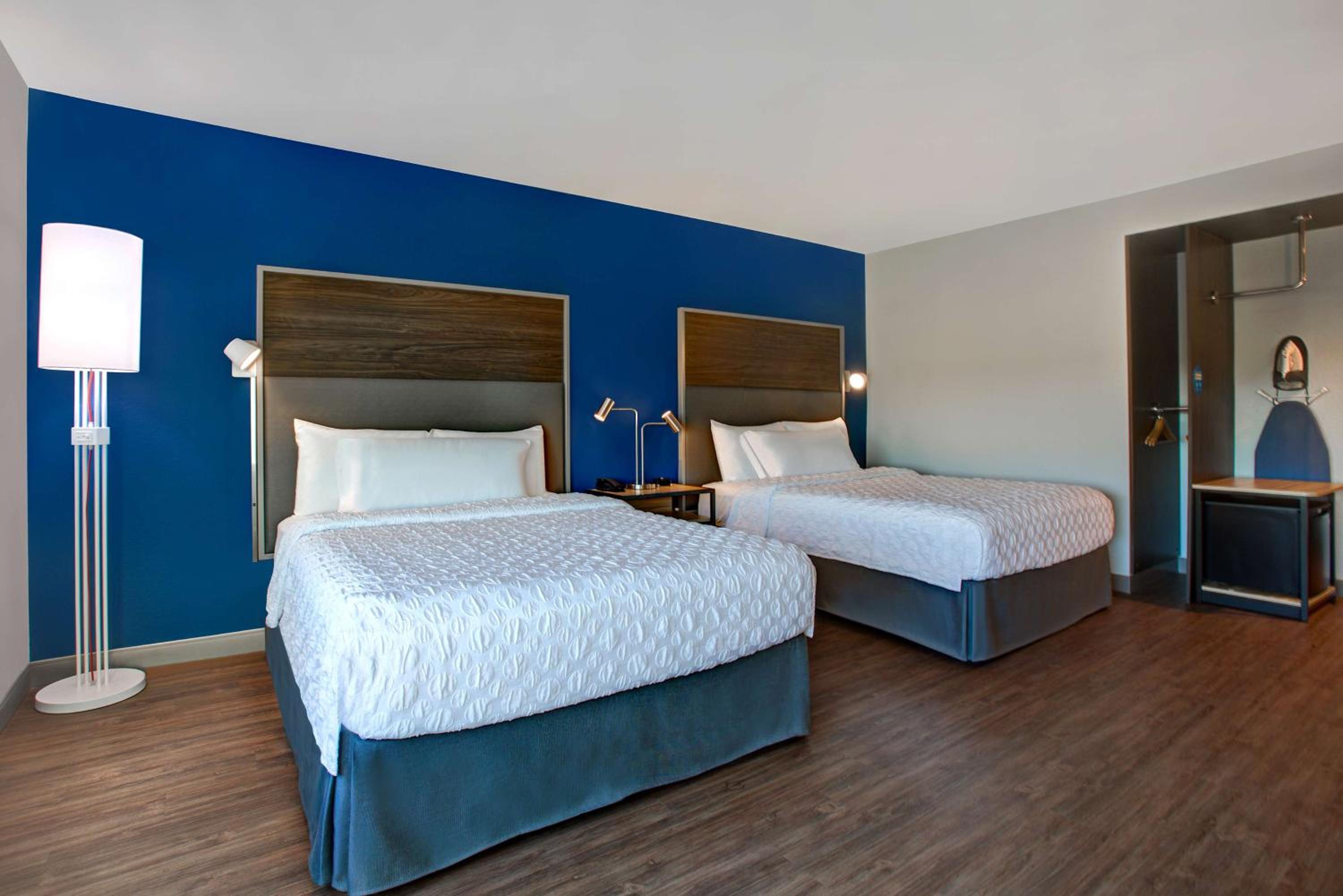 Queen Room with Two Queen Beds - Mobility Access - Photo 4