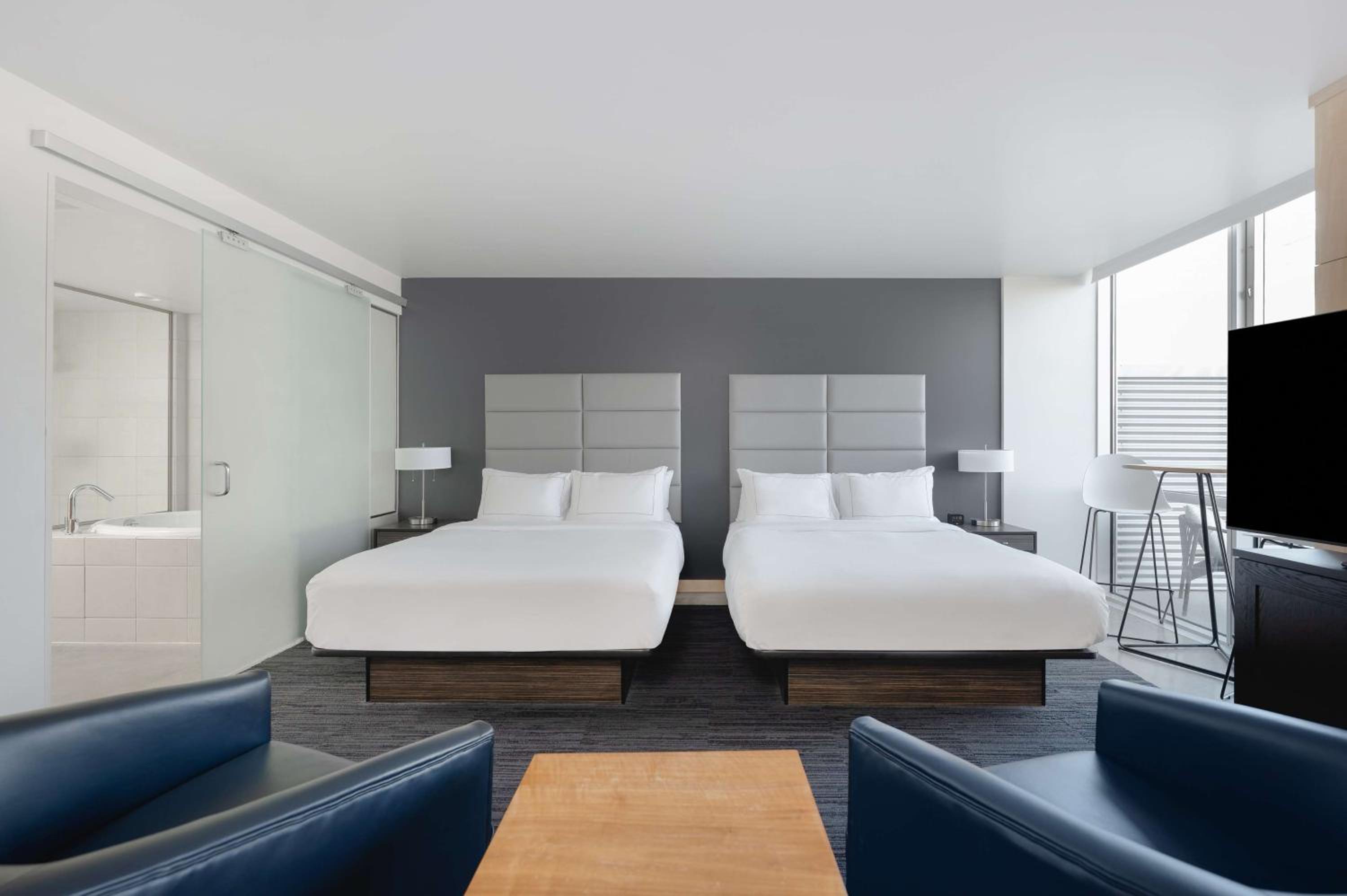 Queen Room with Two Queen Beds, Kitchenette and Balcony photo 1