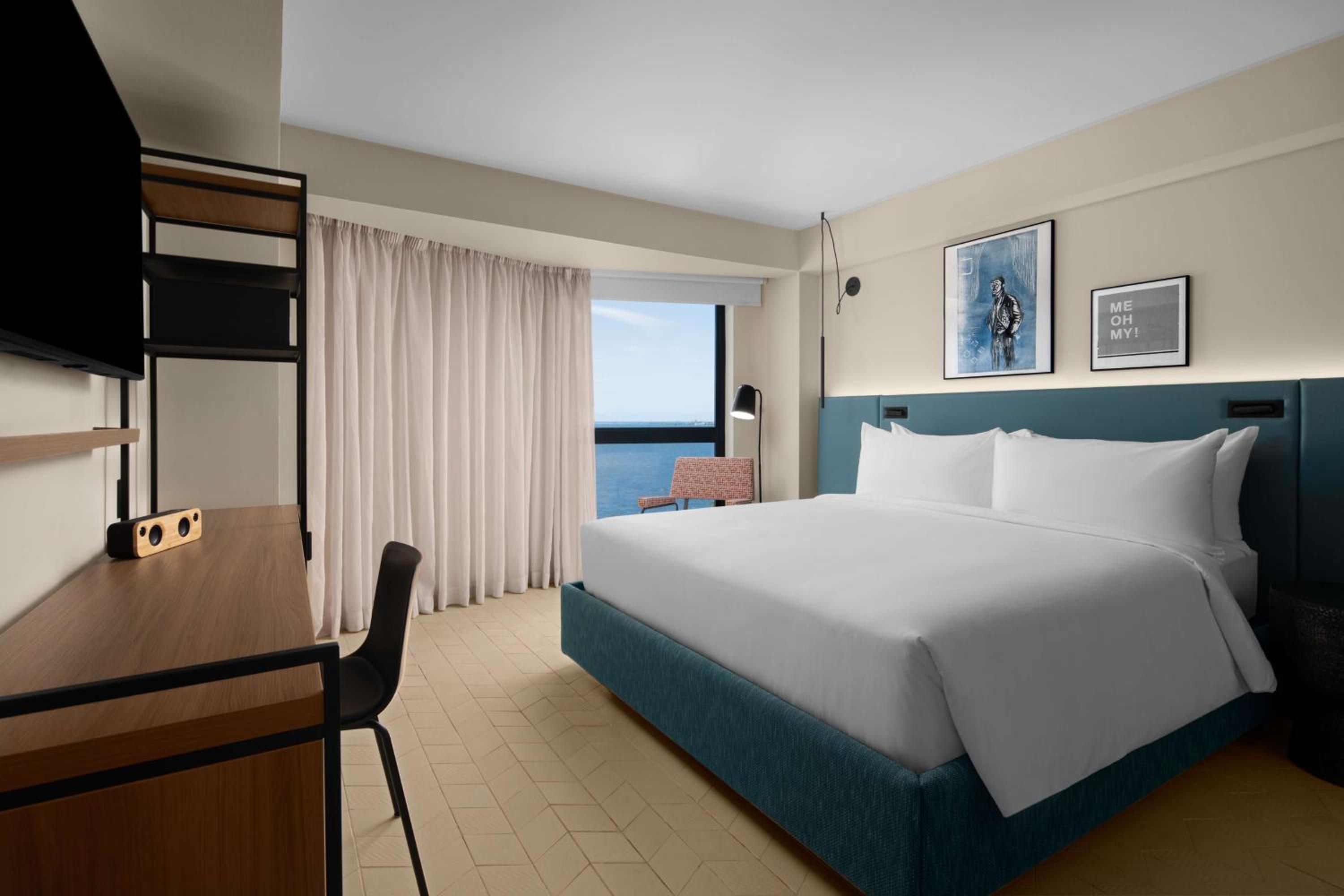 One-Bedroom King Suite with Ocean View - Photo 5