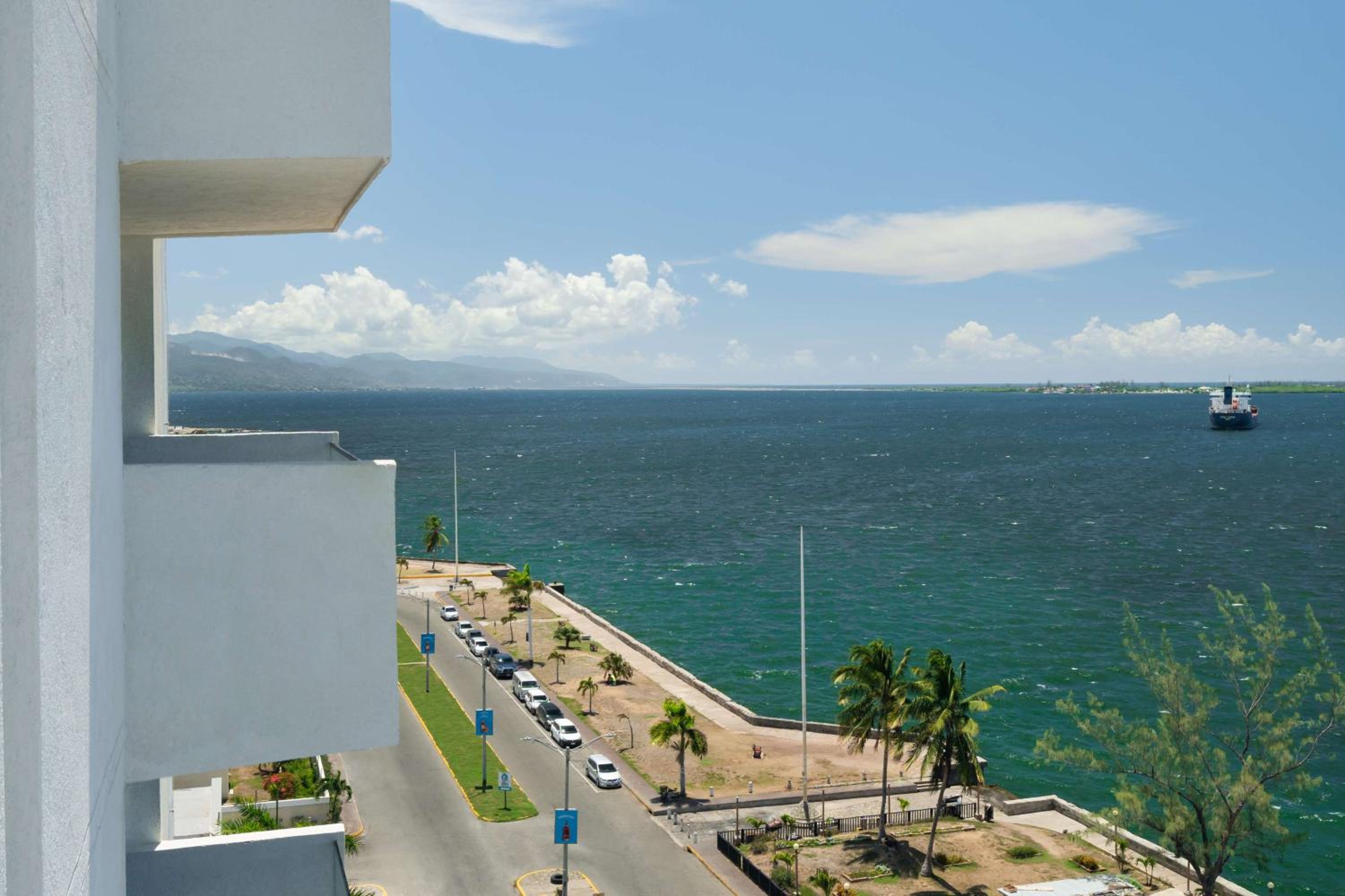 One-Bedroom Oceanfront King Suite with Balcony - Photo 2