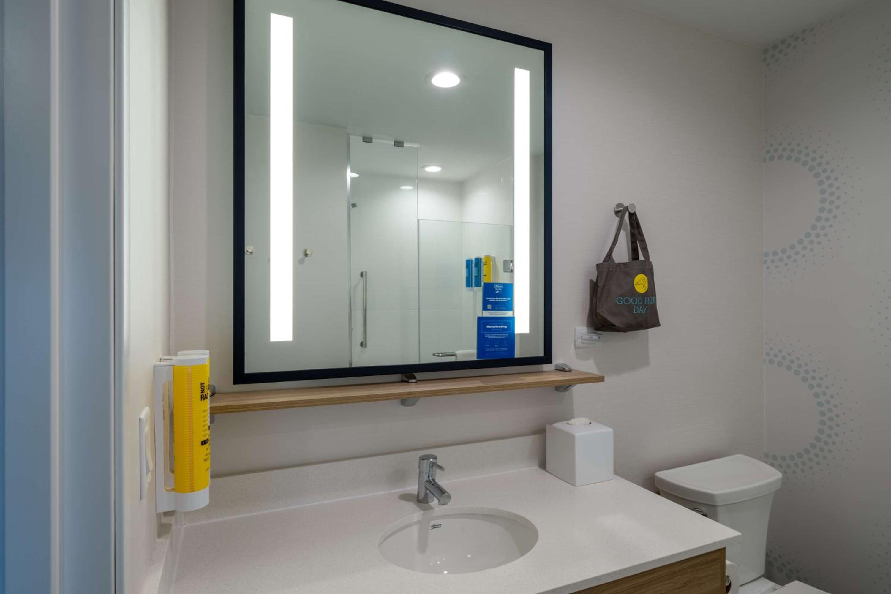 King Room with Walk-In Shower - Photo 2