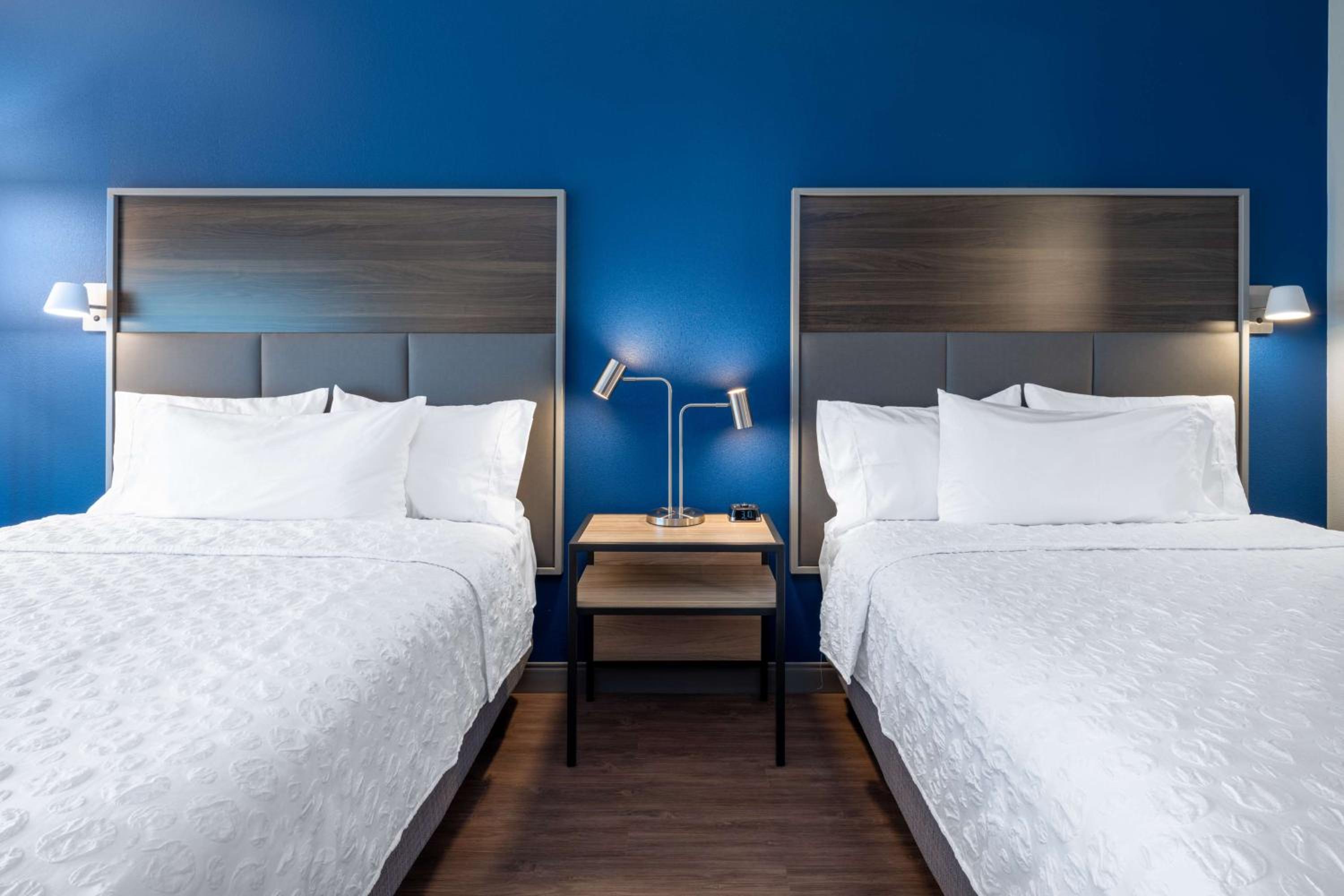 Queen Room with Two Queen Beds and Walk-In Shower - Photo 2