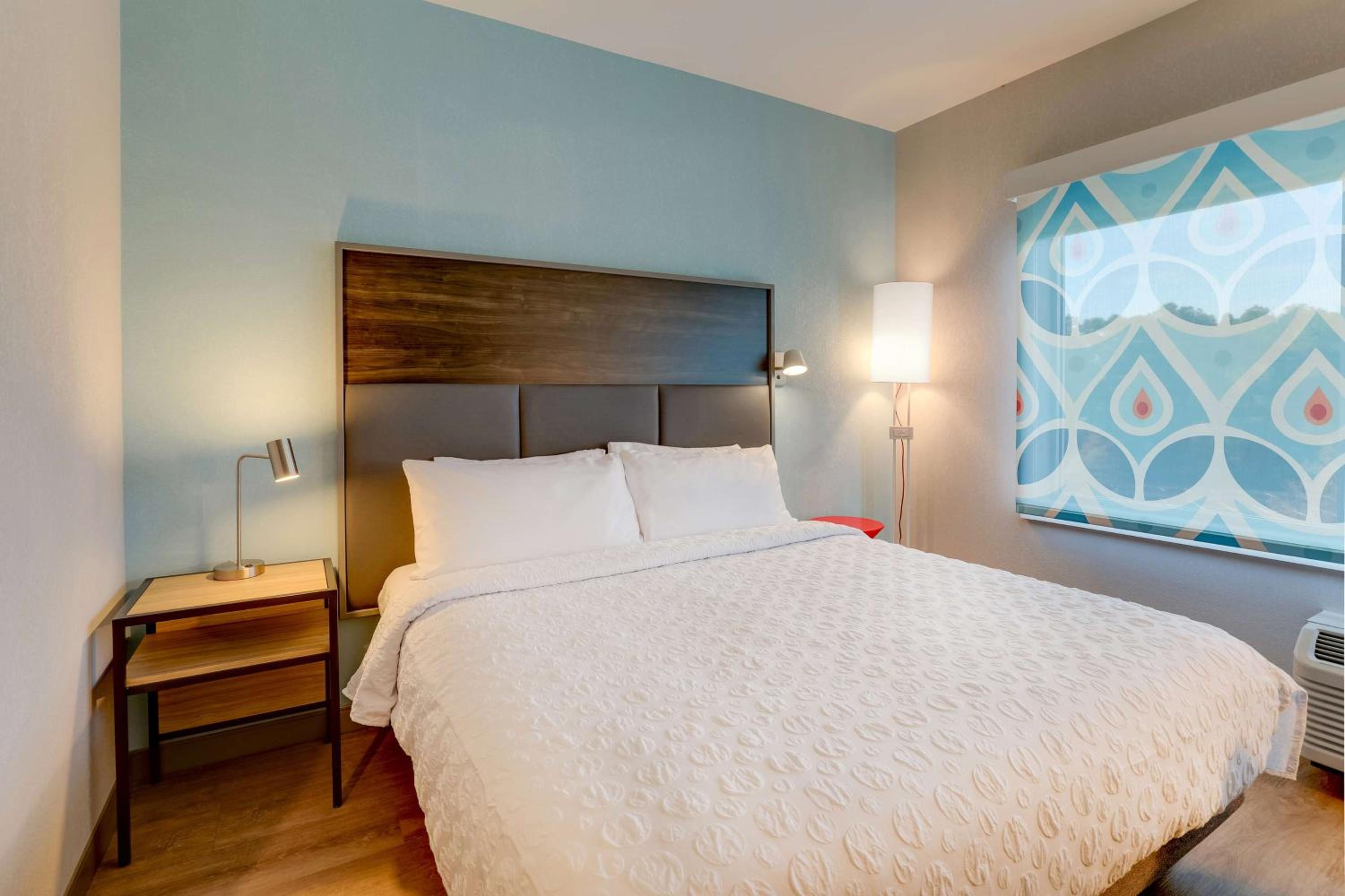 King Room with Walk-In Shower - Photo 1