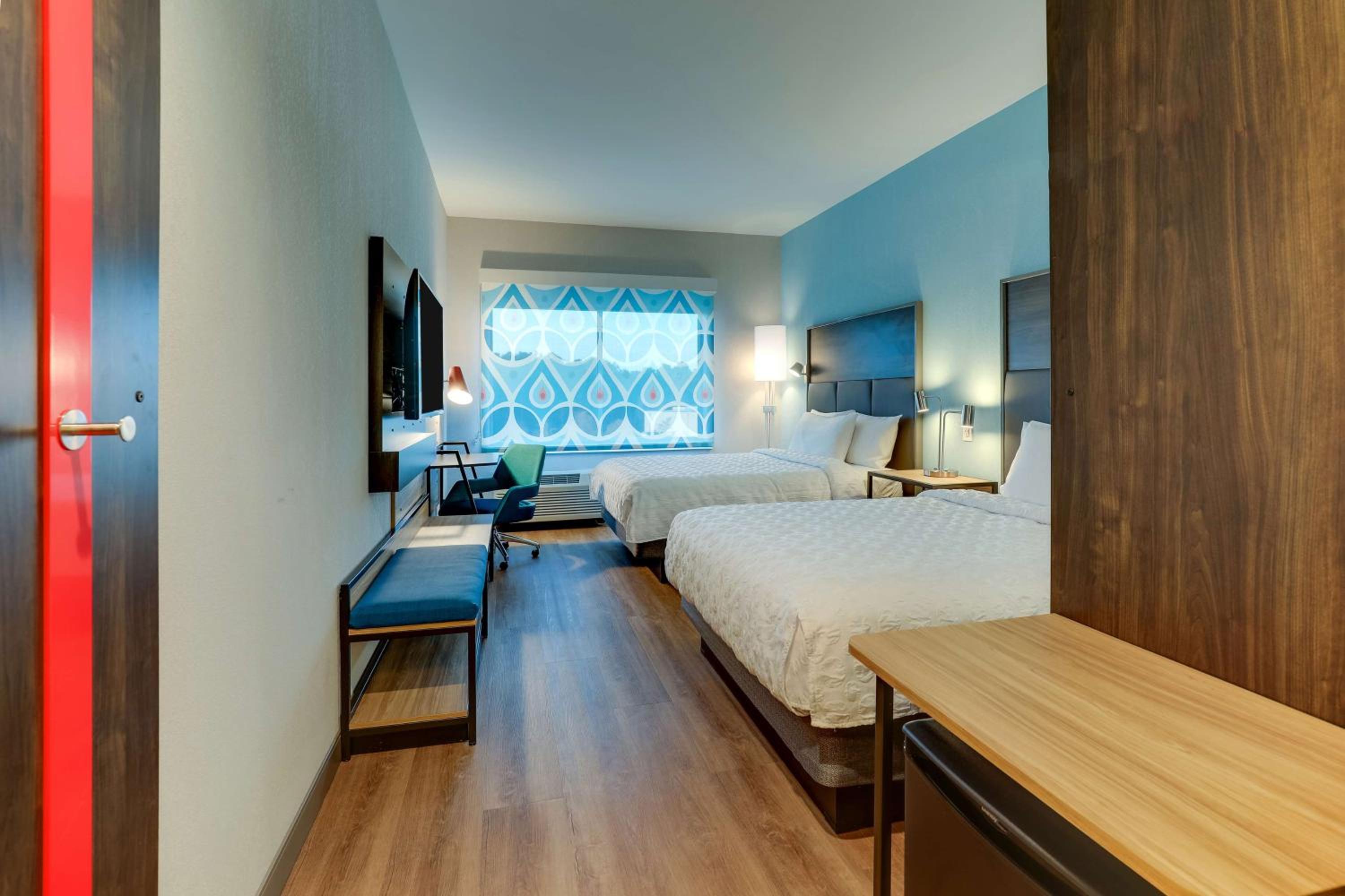 Queen Room with Two Queen Beds and Walk-In Shower - Photo 4