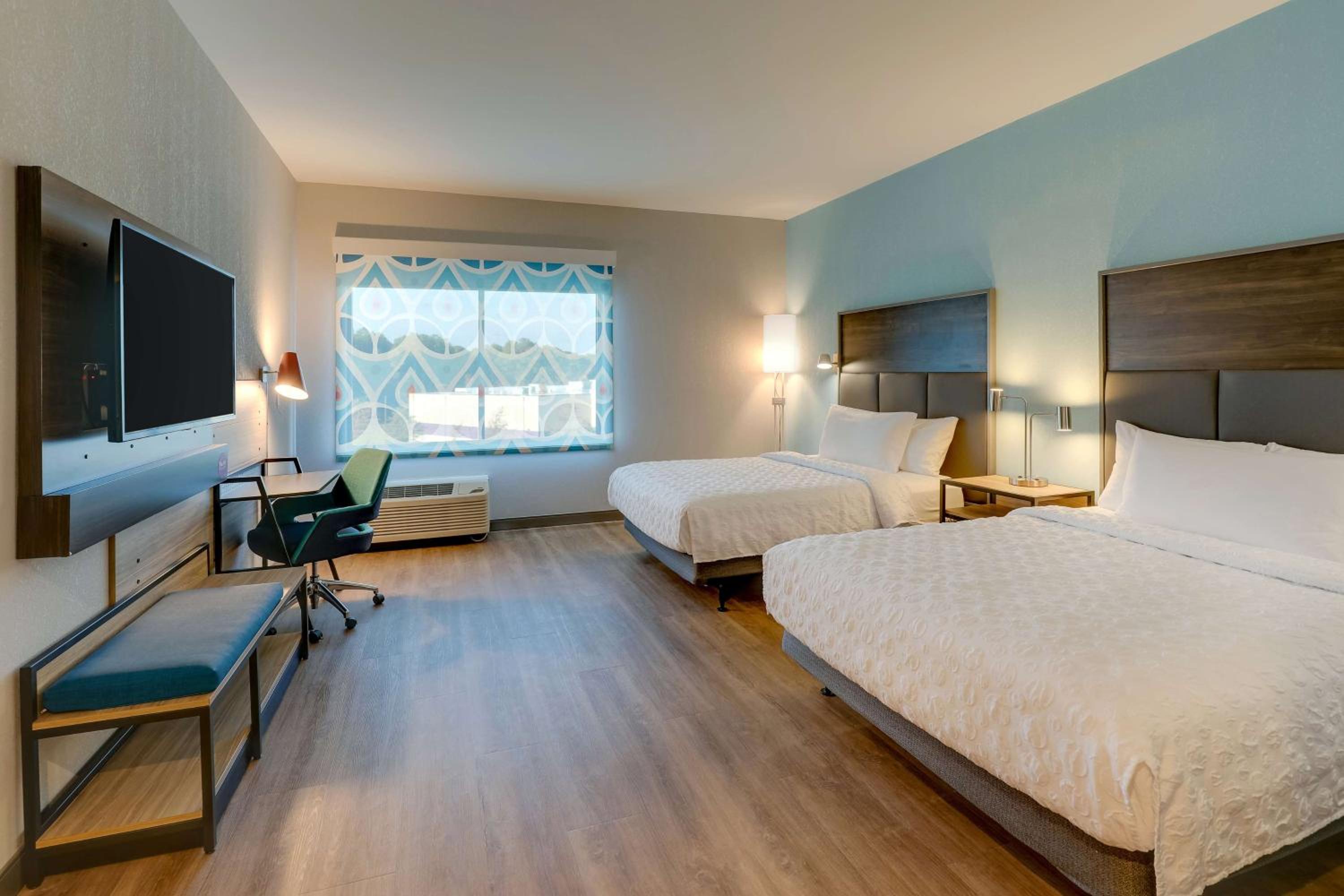Queen Room with Two Queen Beds - Hearing Access - Photo 2