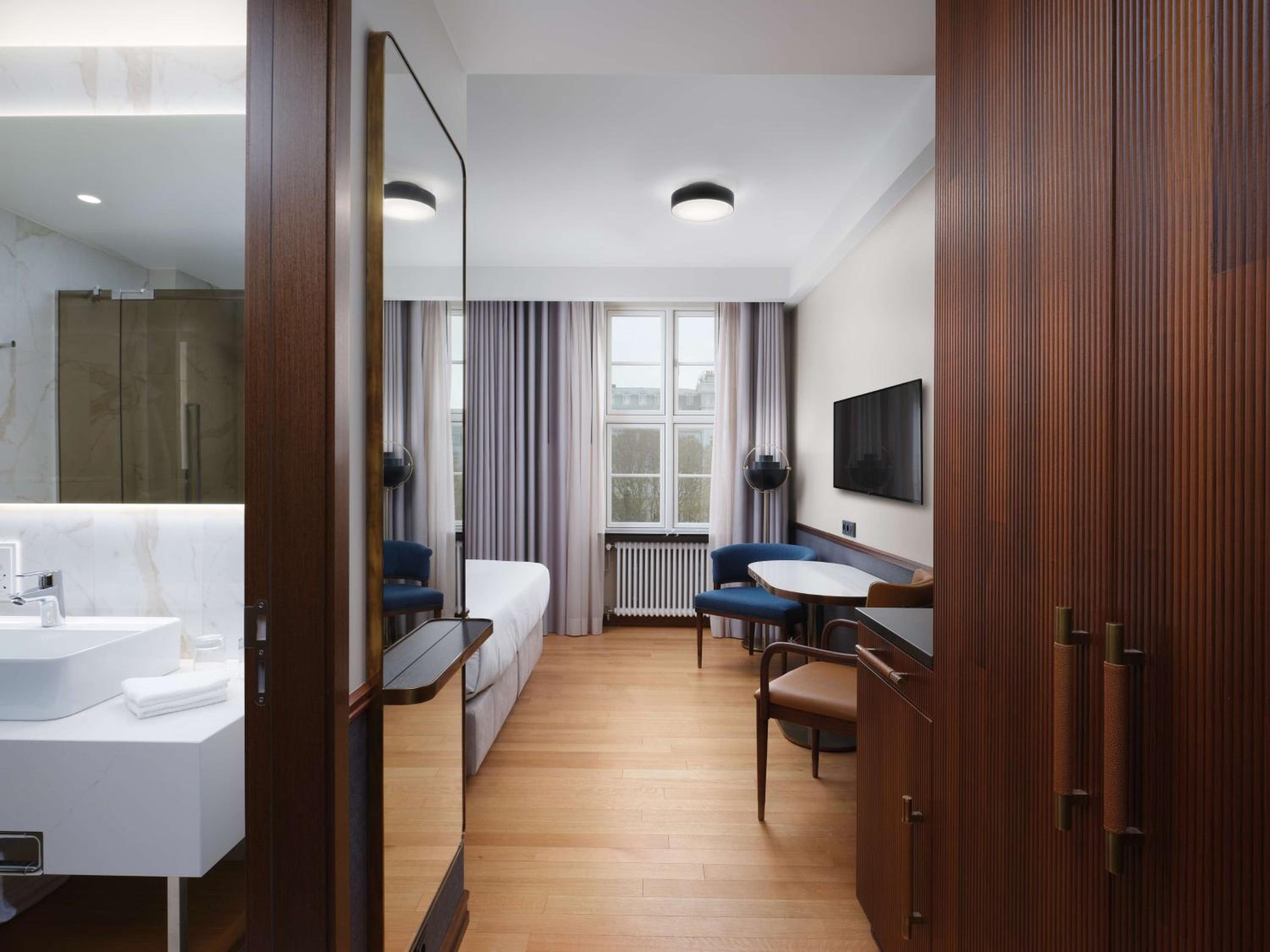 Superior King Room - Photo 2