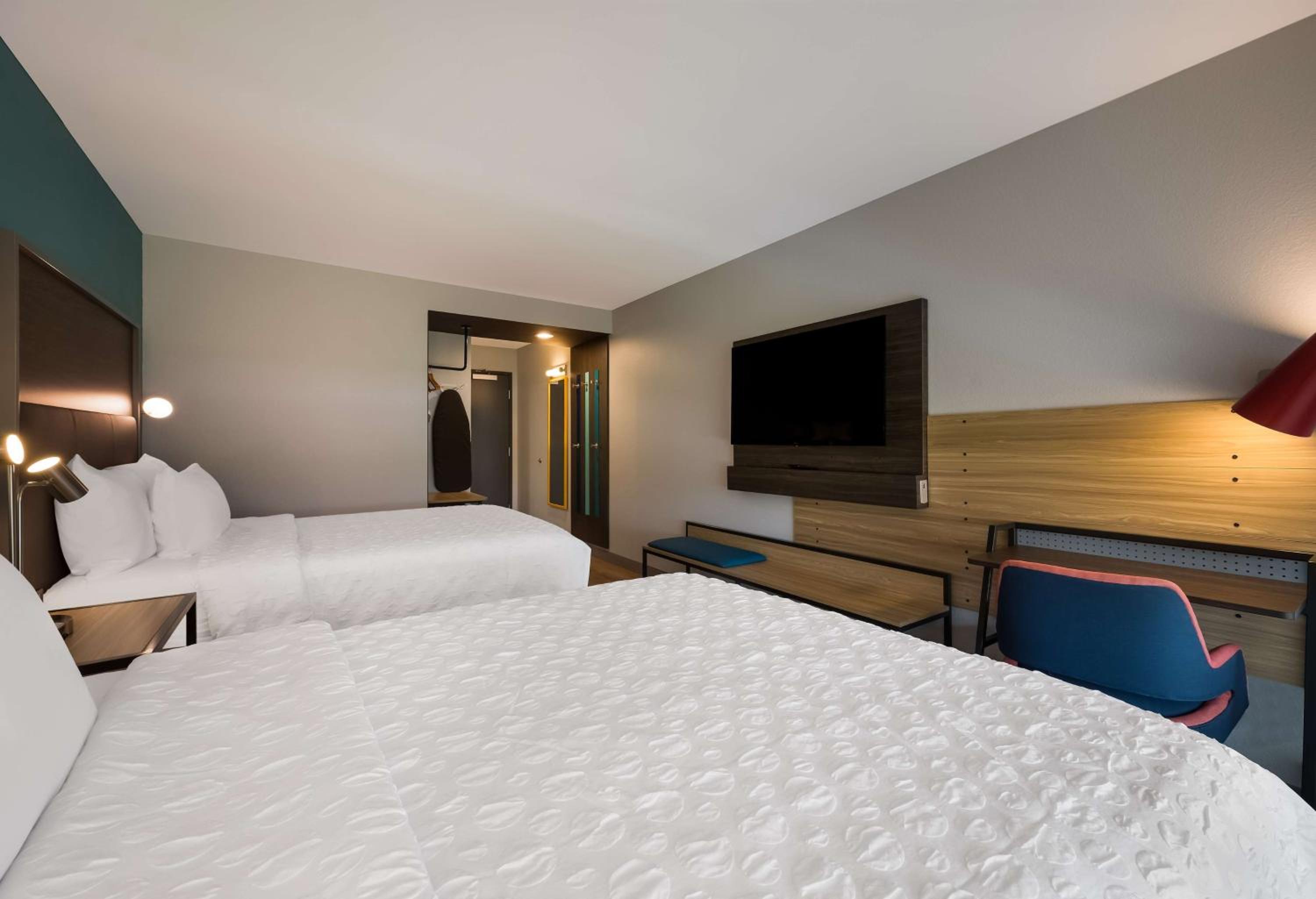 Queen Room with Two Queen Beds and Walk-In Shower - Photo 3