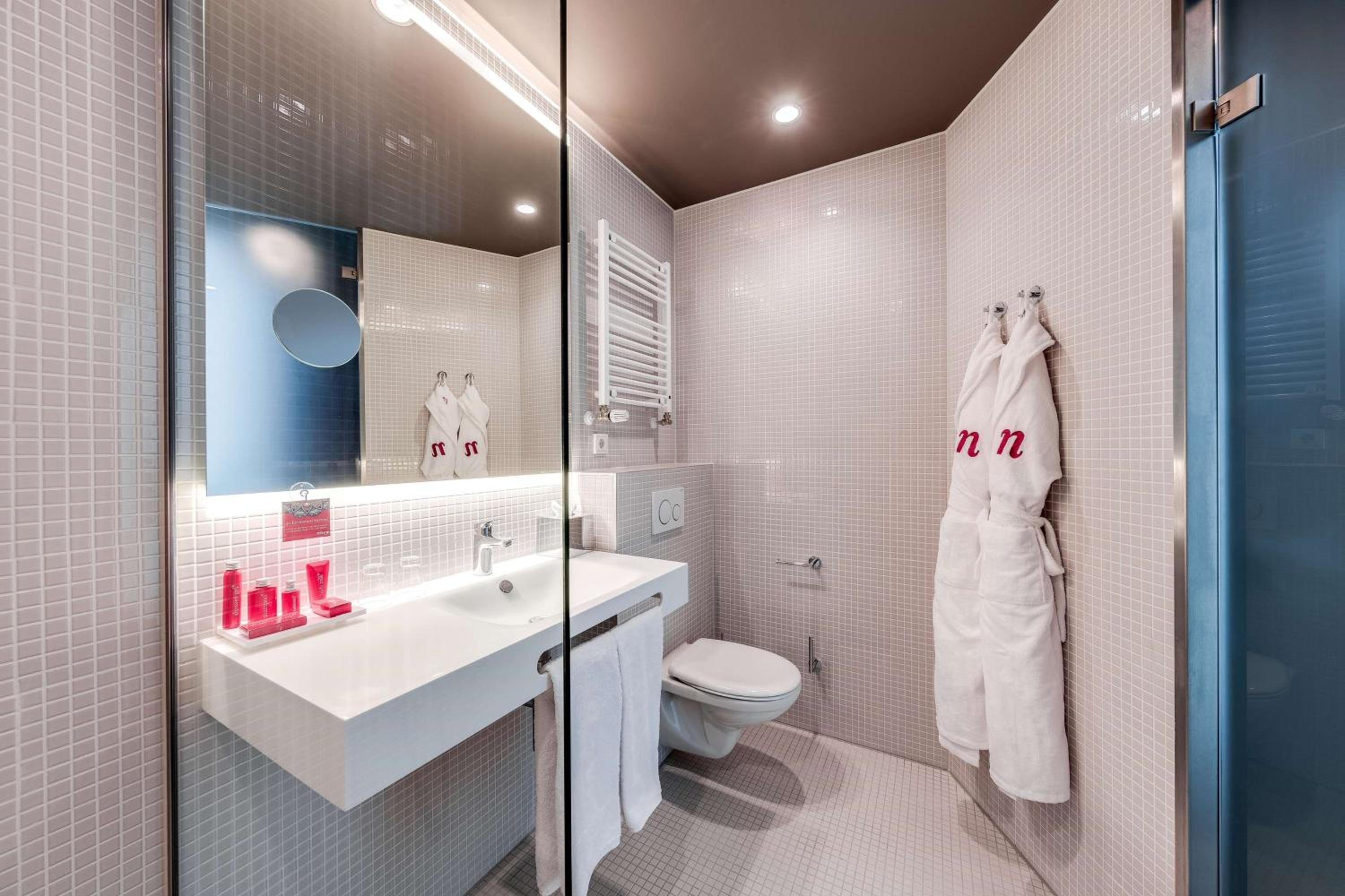 nhow Premium Double Room with View - Photo 2