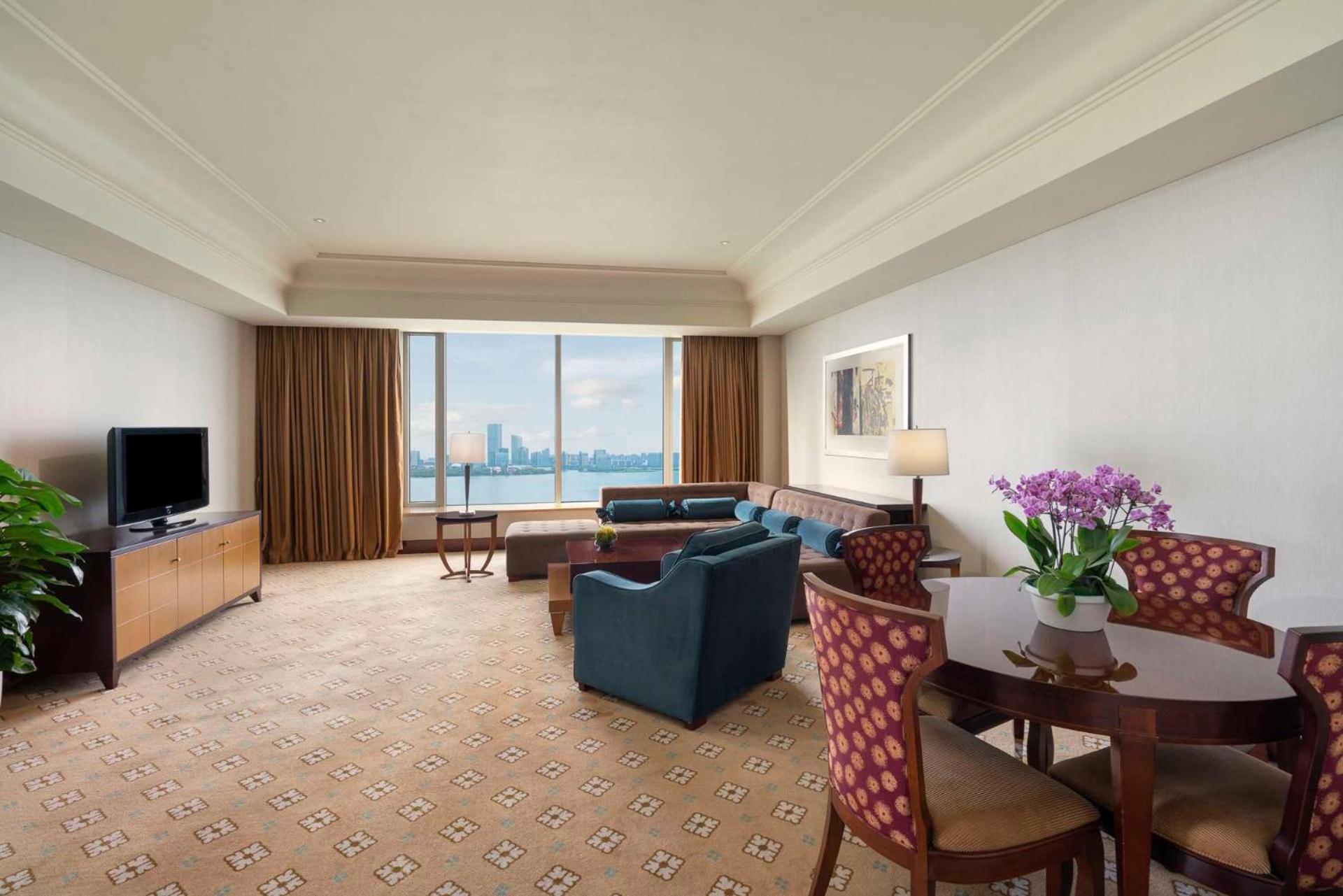 Executive Suite - Photo 1