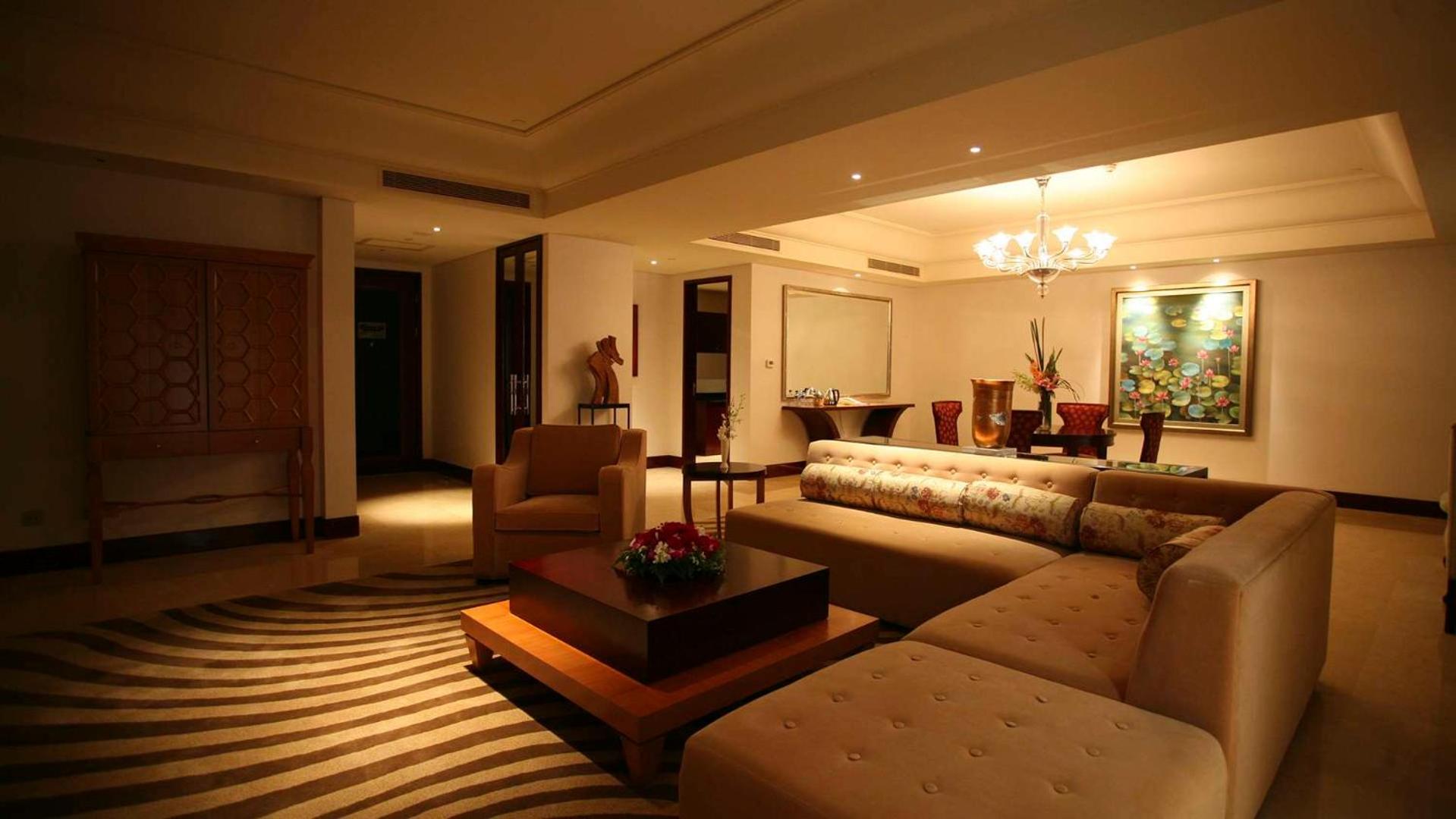 Executive Suite - Photo 5