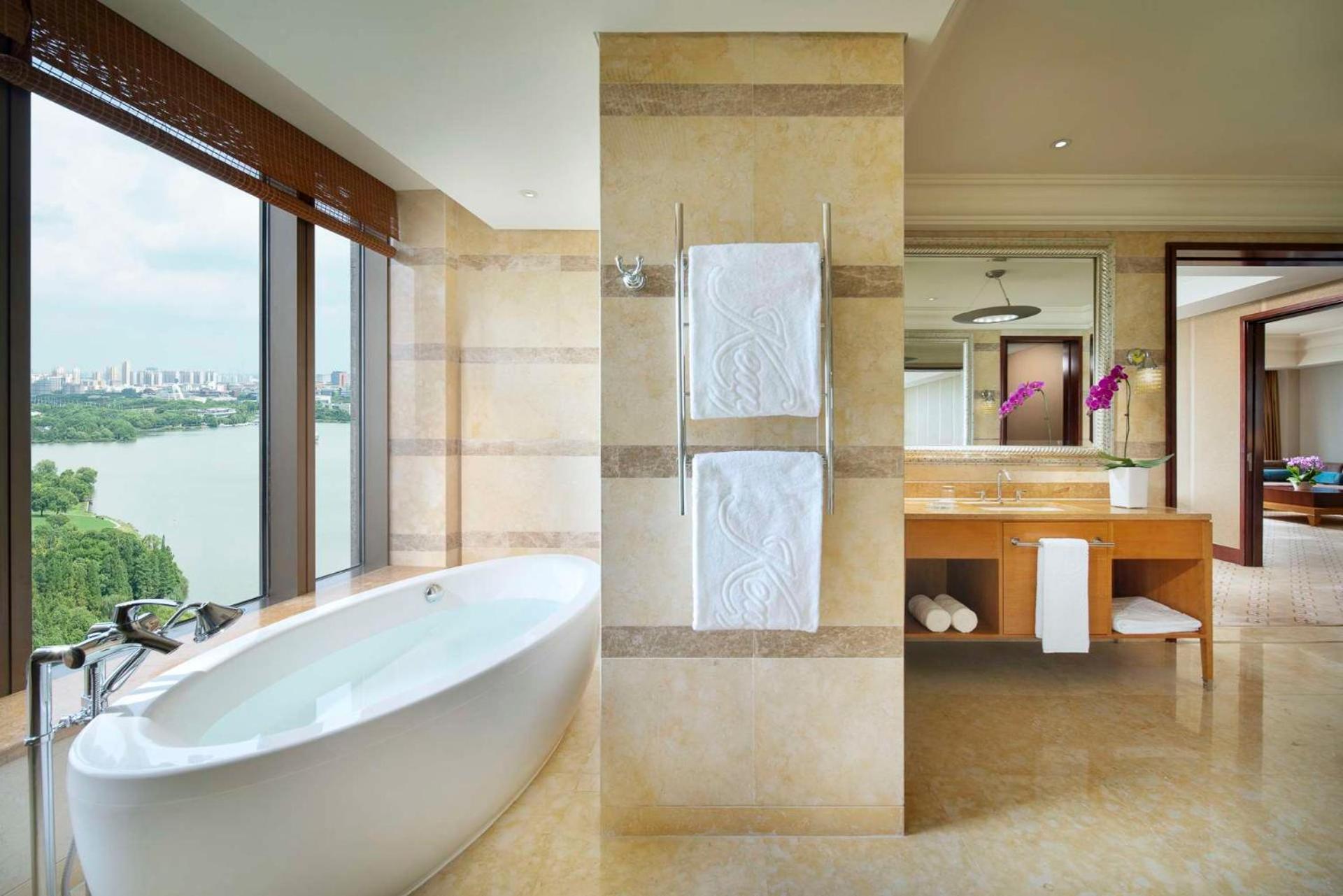 Executive Suite - Photo 6