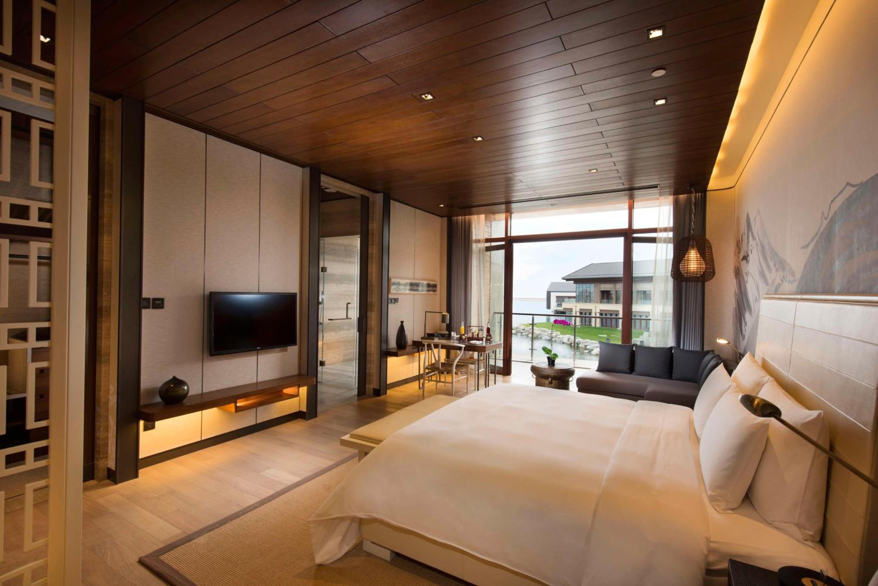 Grand Deluxe King Room