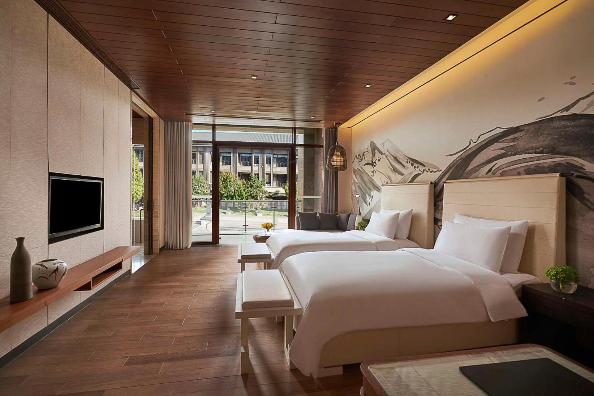 Grand Deluxe Lake View Twin Room photo 2