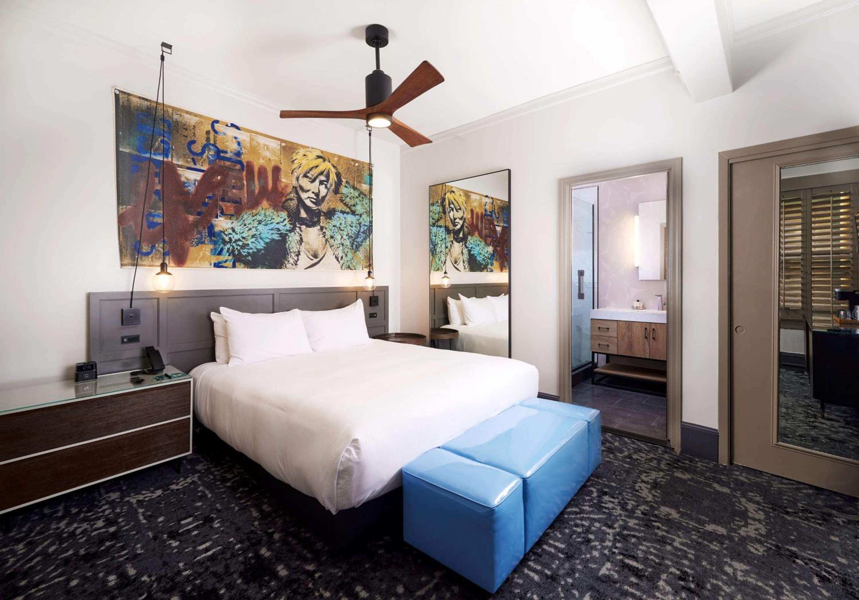 Deluxe King Room - Photo 4