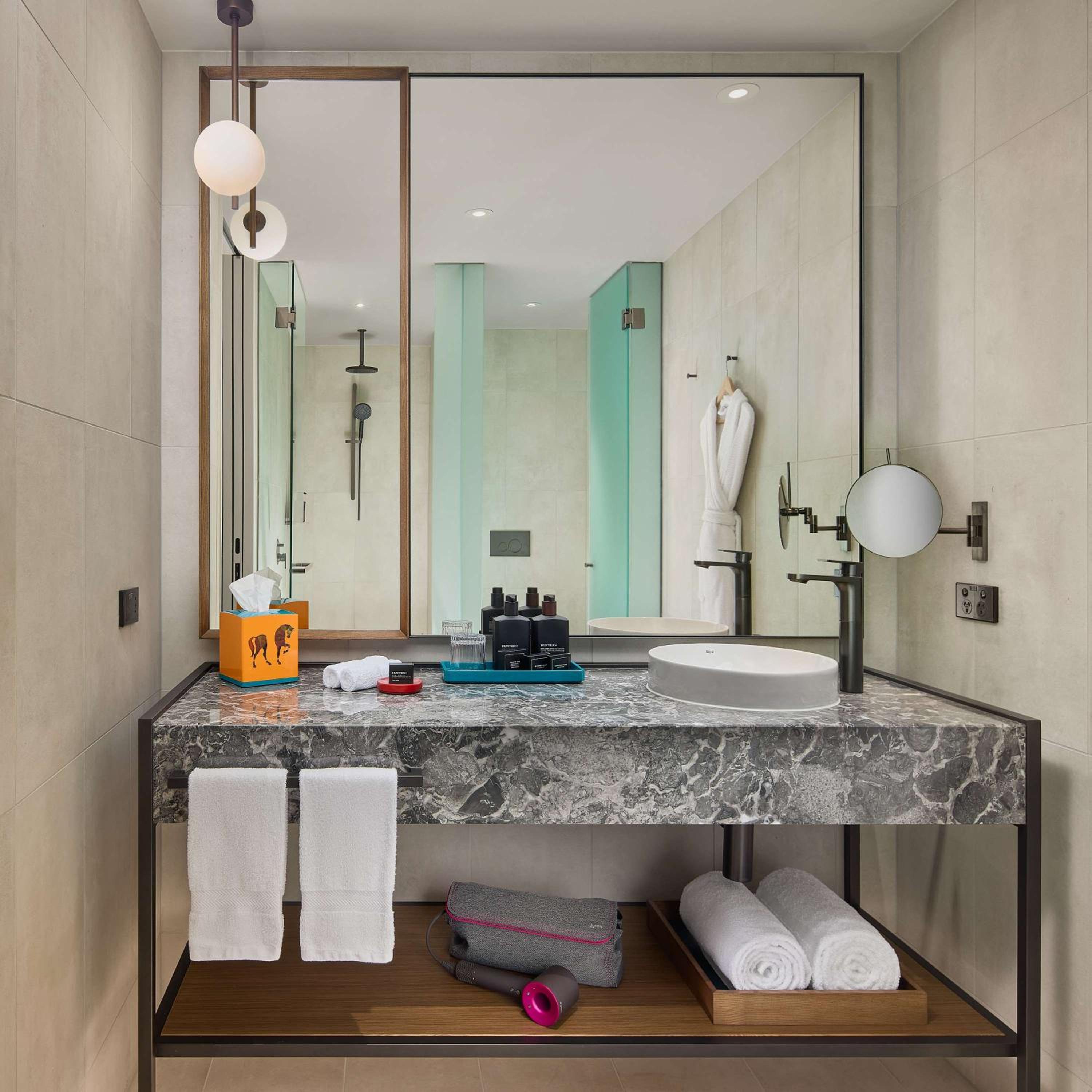 One-Bedroom Executive Club King Suite - Photo 4