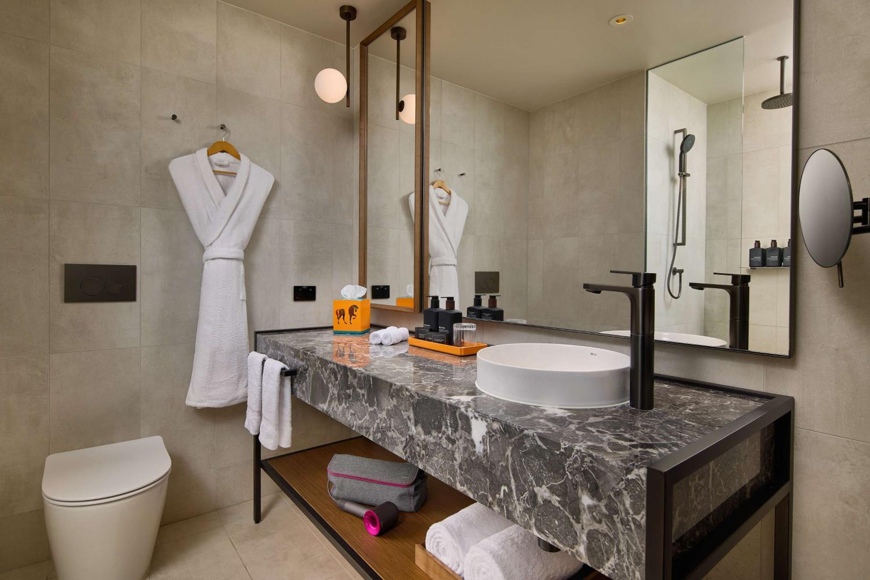 King Room with City View - Photo 2